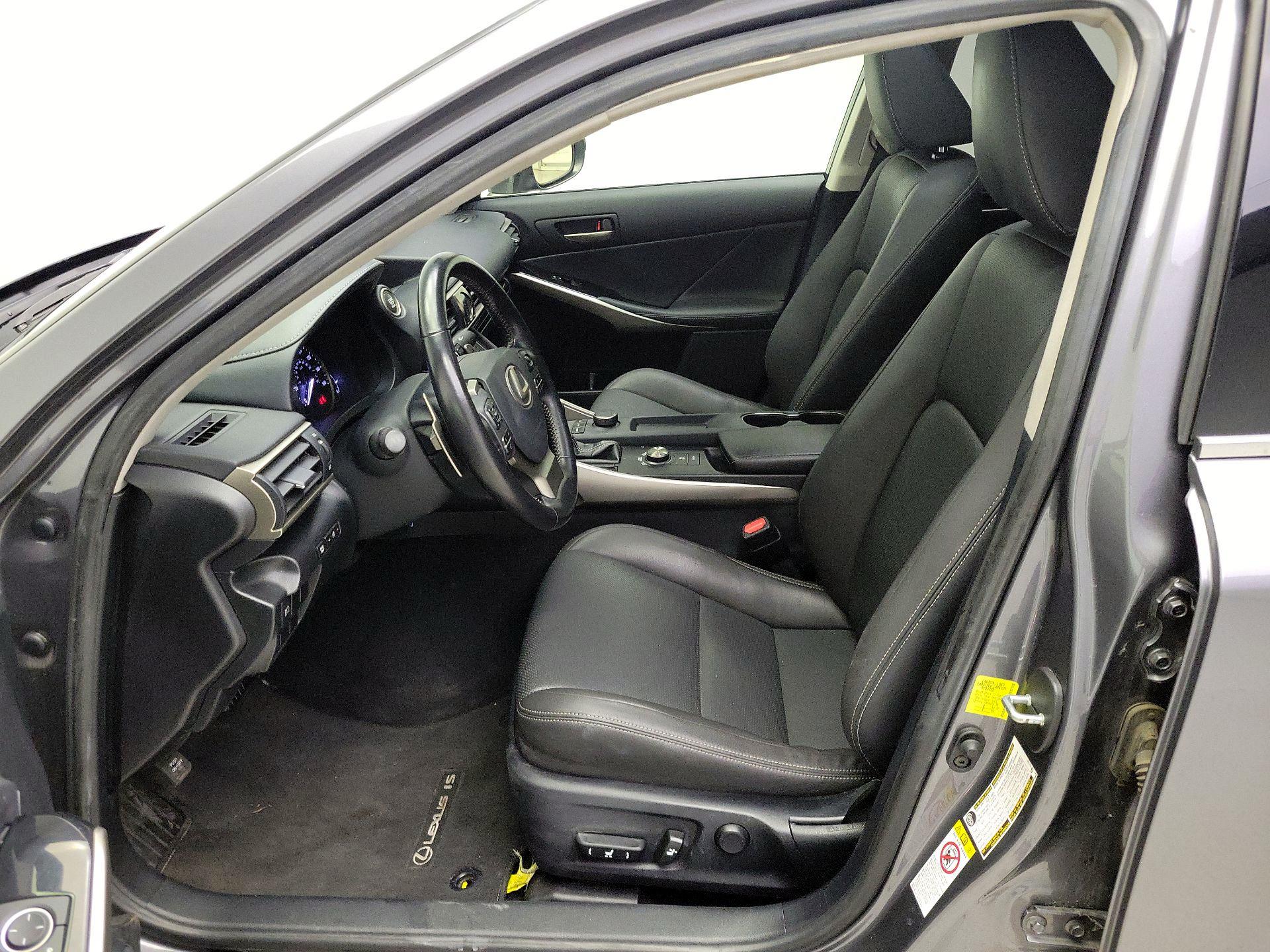 Thumbnail: 2018 Lexus IS - 11