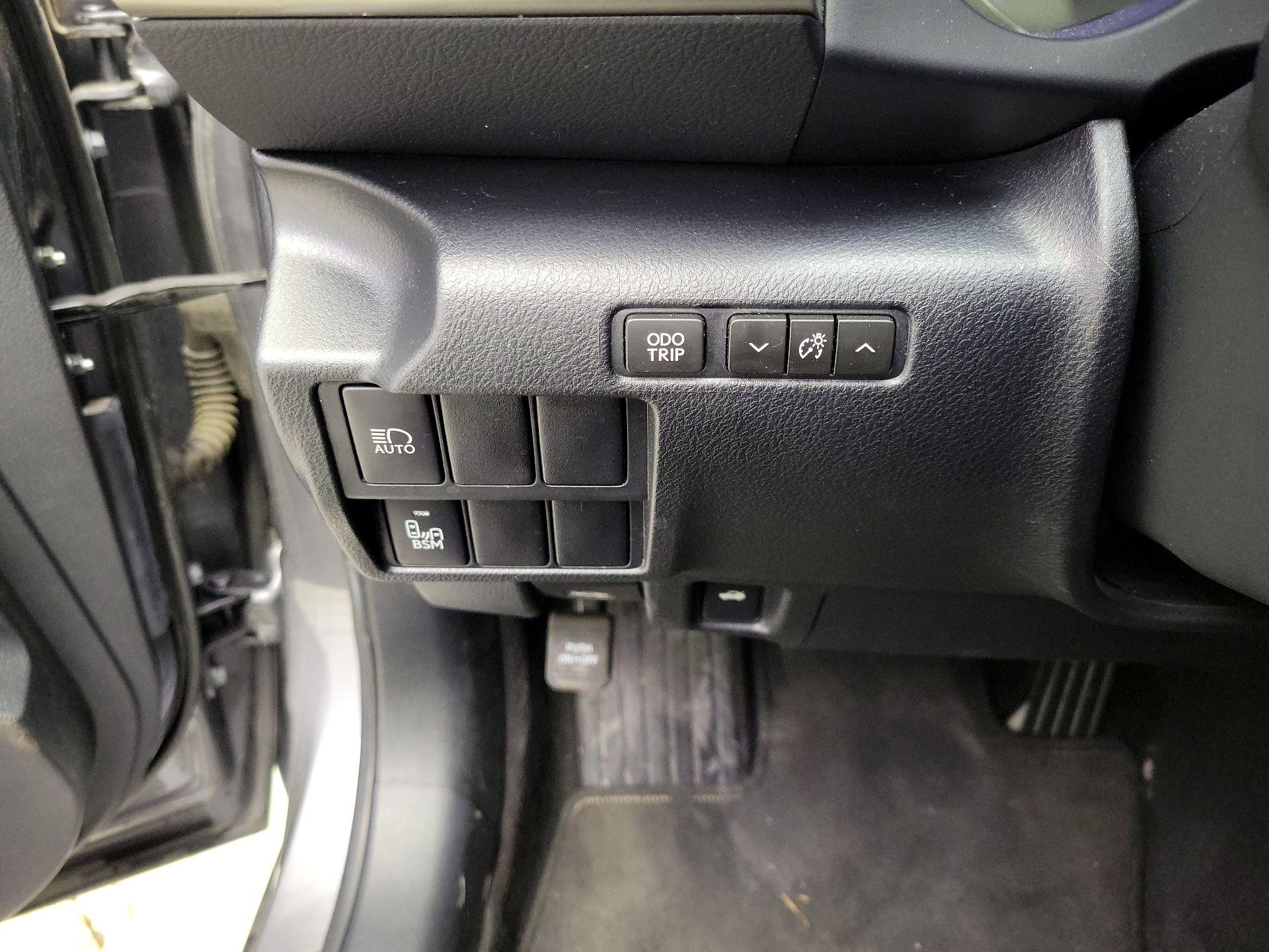 Thumbnail: 2018 Lexus IS - 13