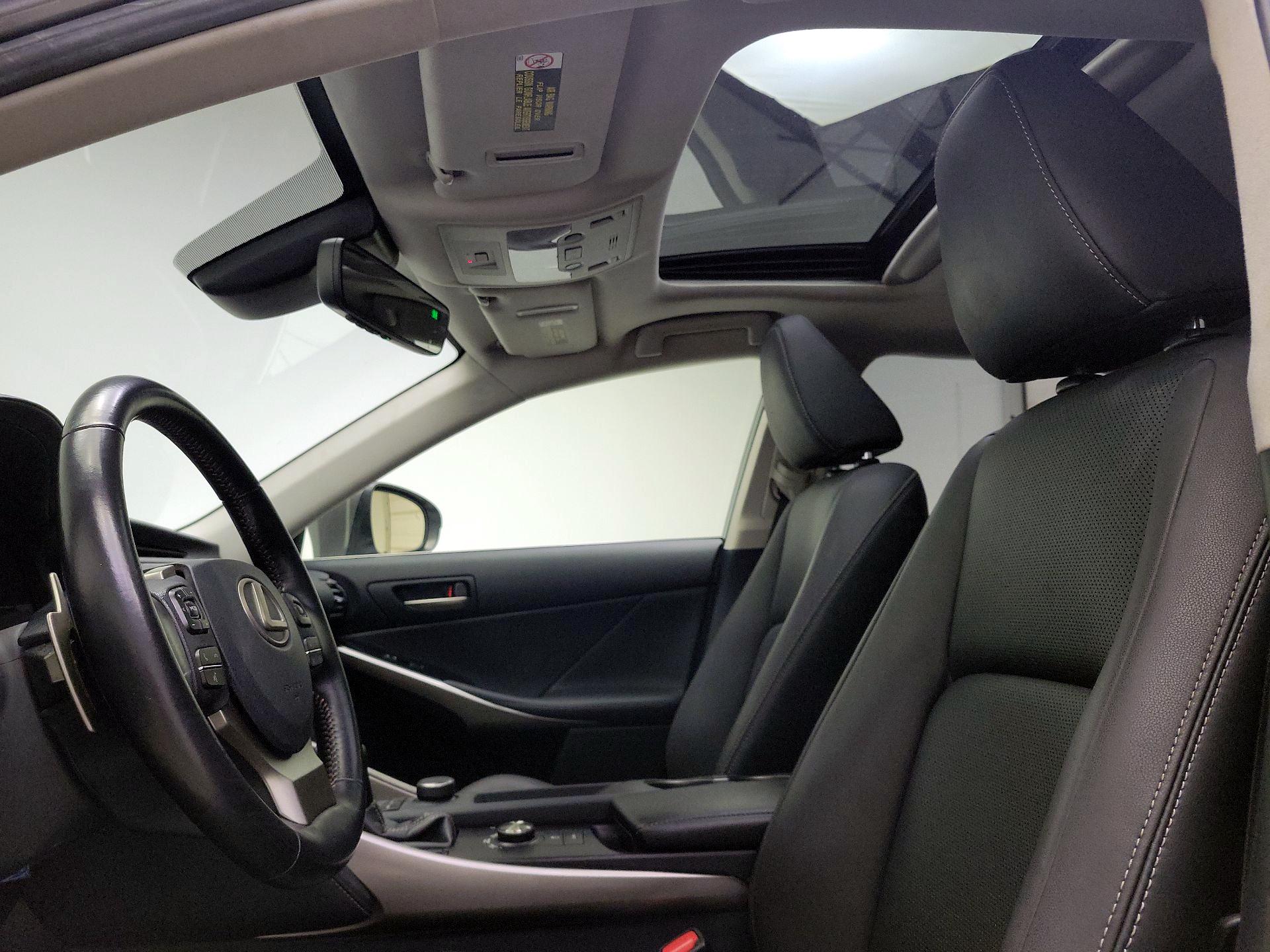 Thumbnail: 2018 Lexus IS - 19