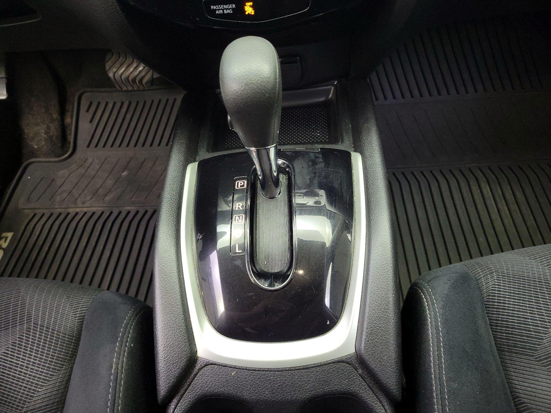 Thumbnail: 2015 Nissan Rogue - 18