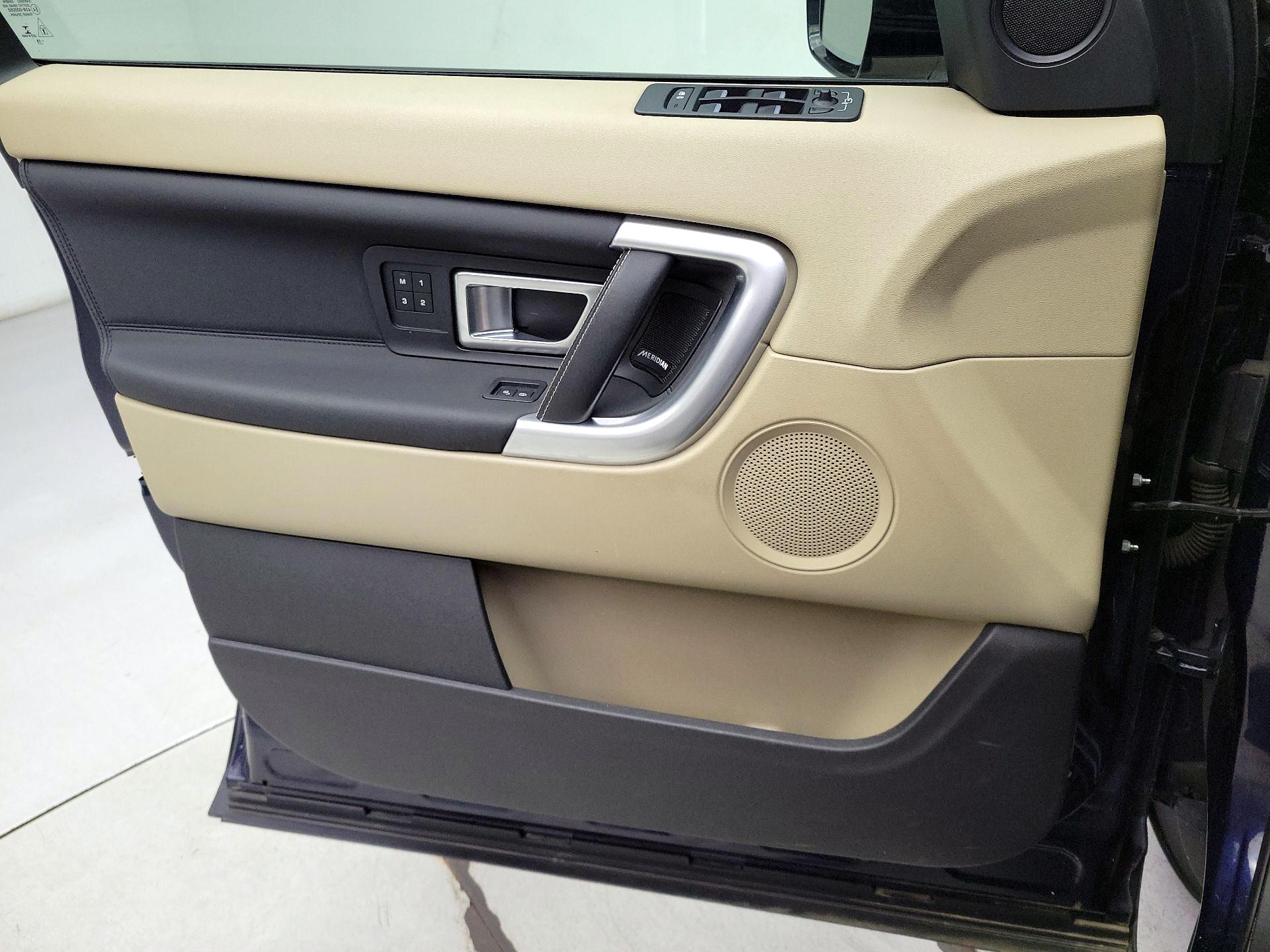 Thumbnail: 2019 Land Rover Discovery Sport - 12