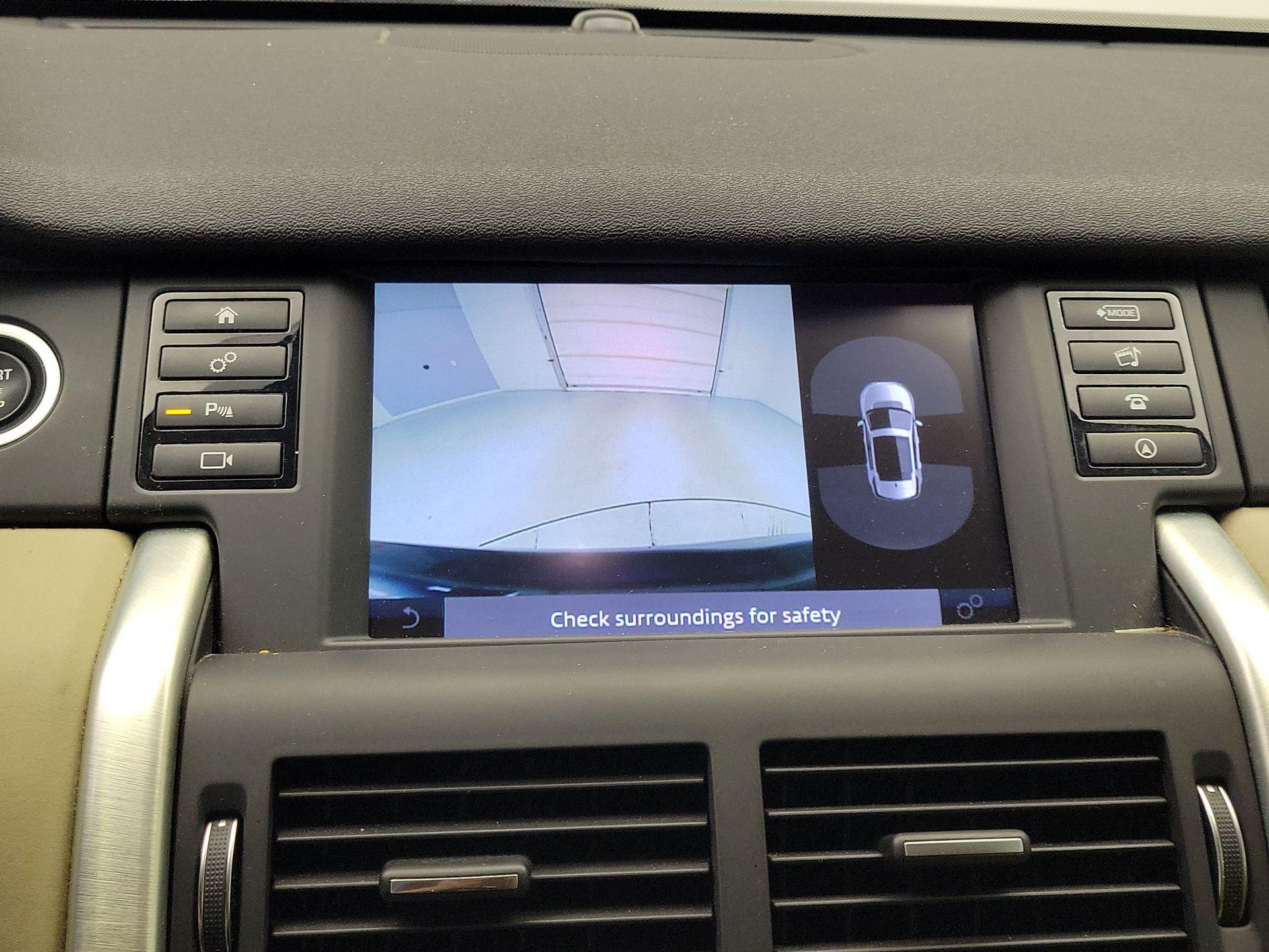 Thumbnail: 2019 Land Rover Discovery Sport - 15
