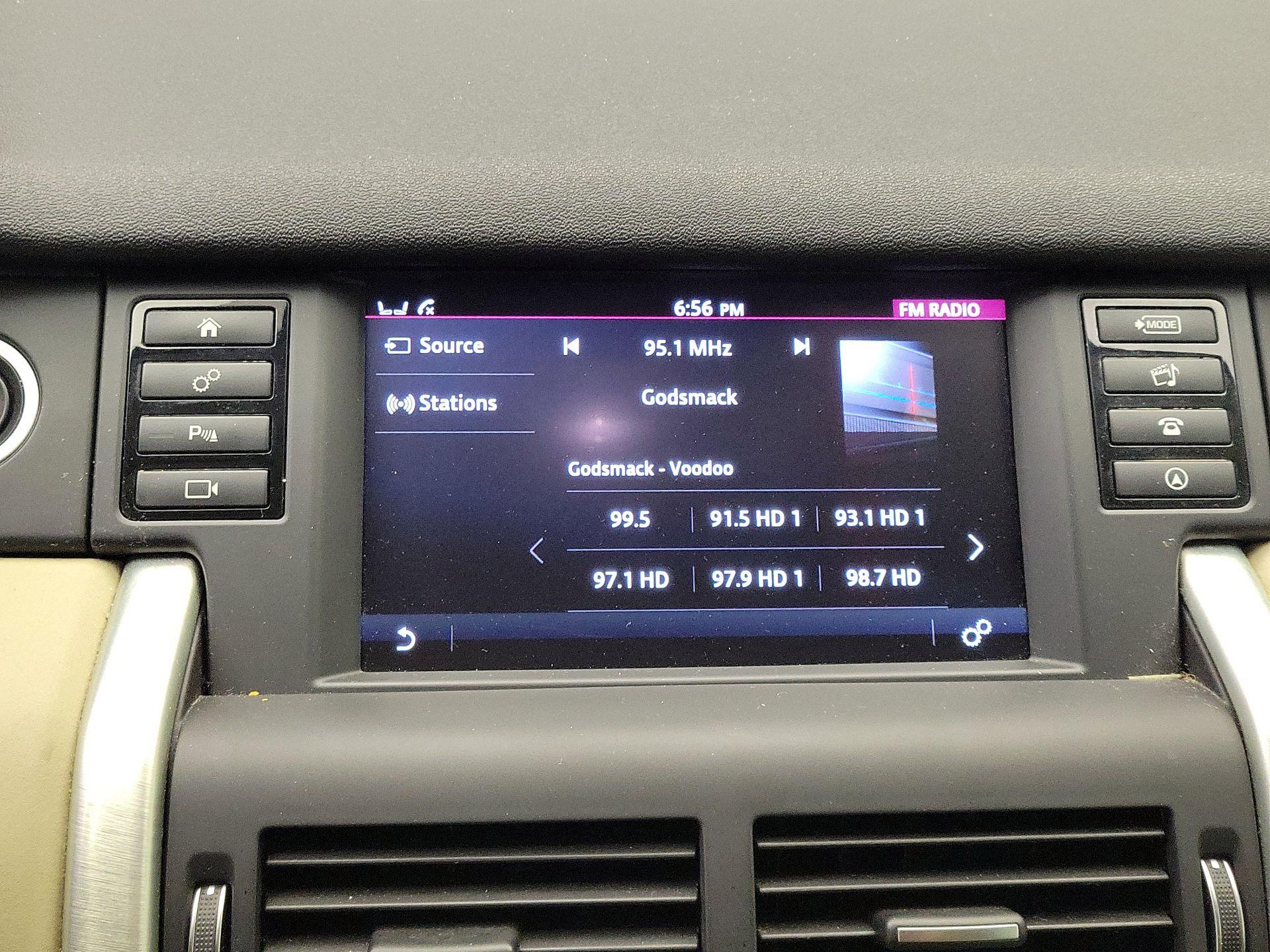 Thumbnail: 2019 Land Rover Discovery Sport - 16