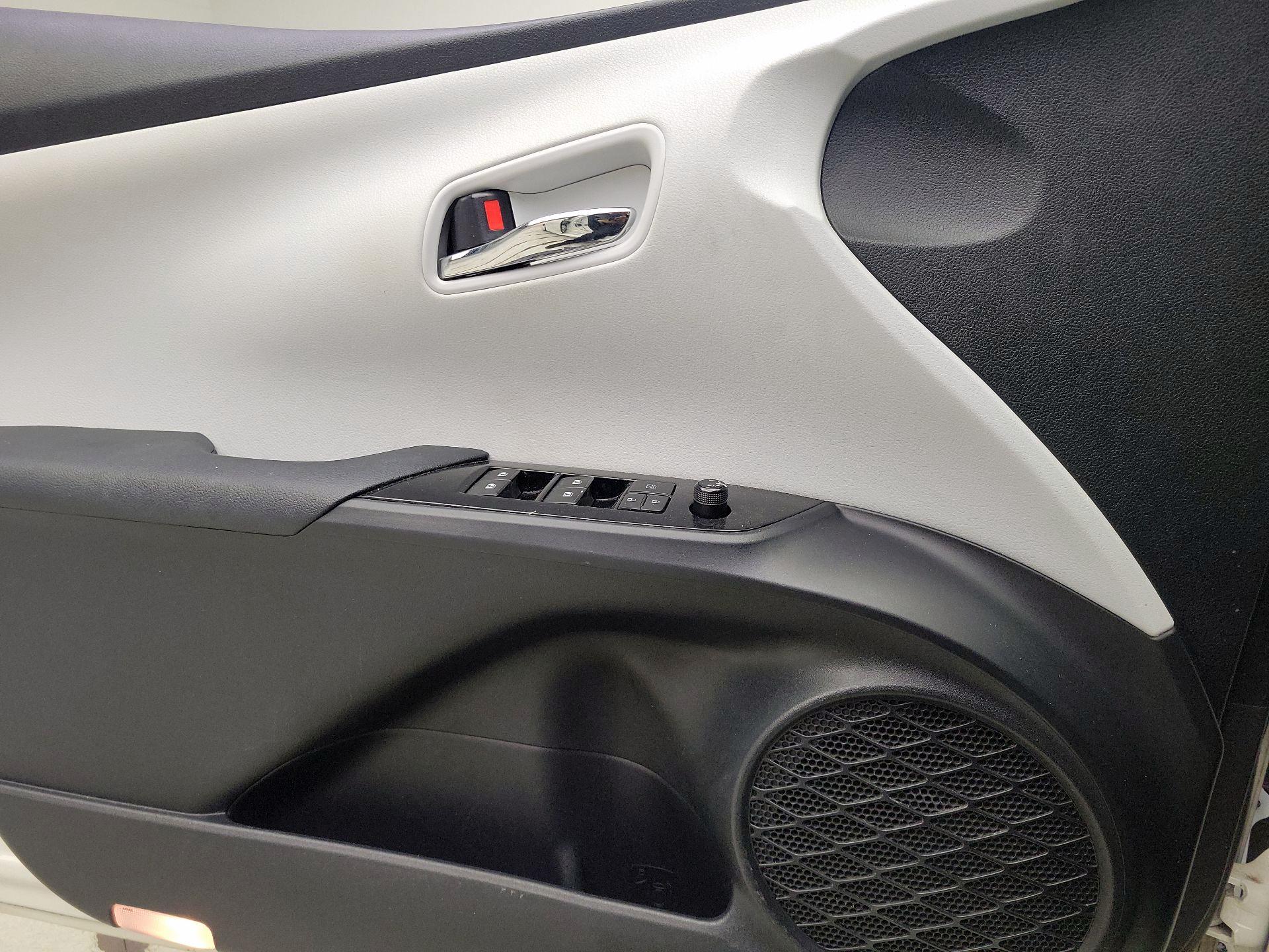 Thumbnail: 2016 Toyota Prius - 12