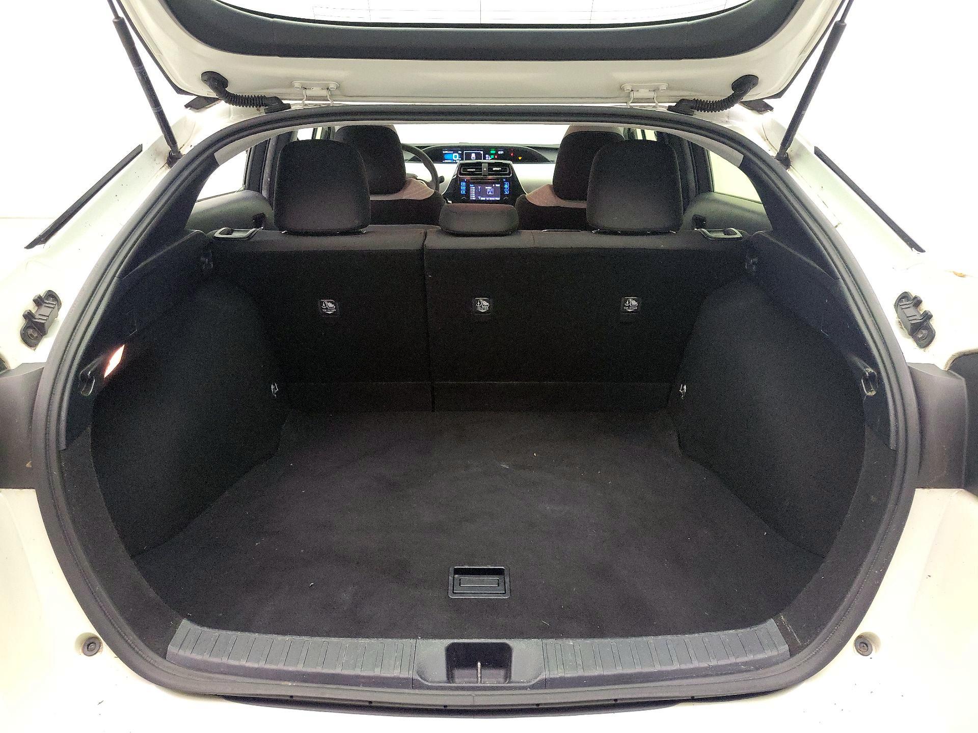 Thumbnail: 2016 Toyota Prius - 18