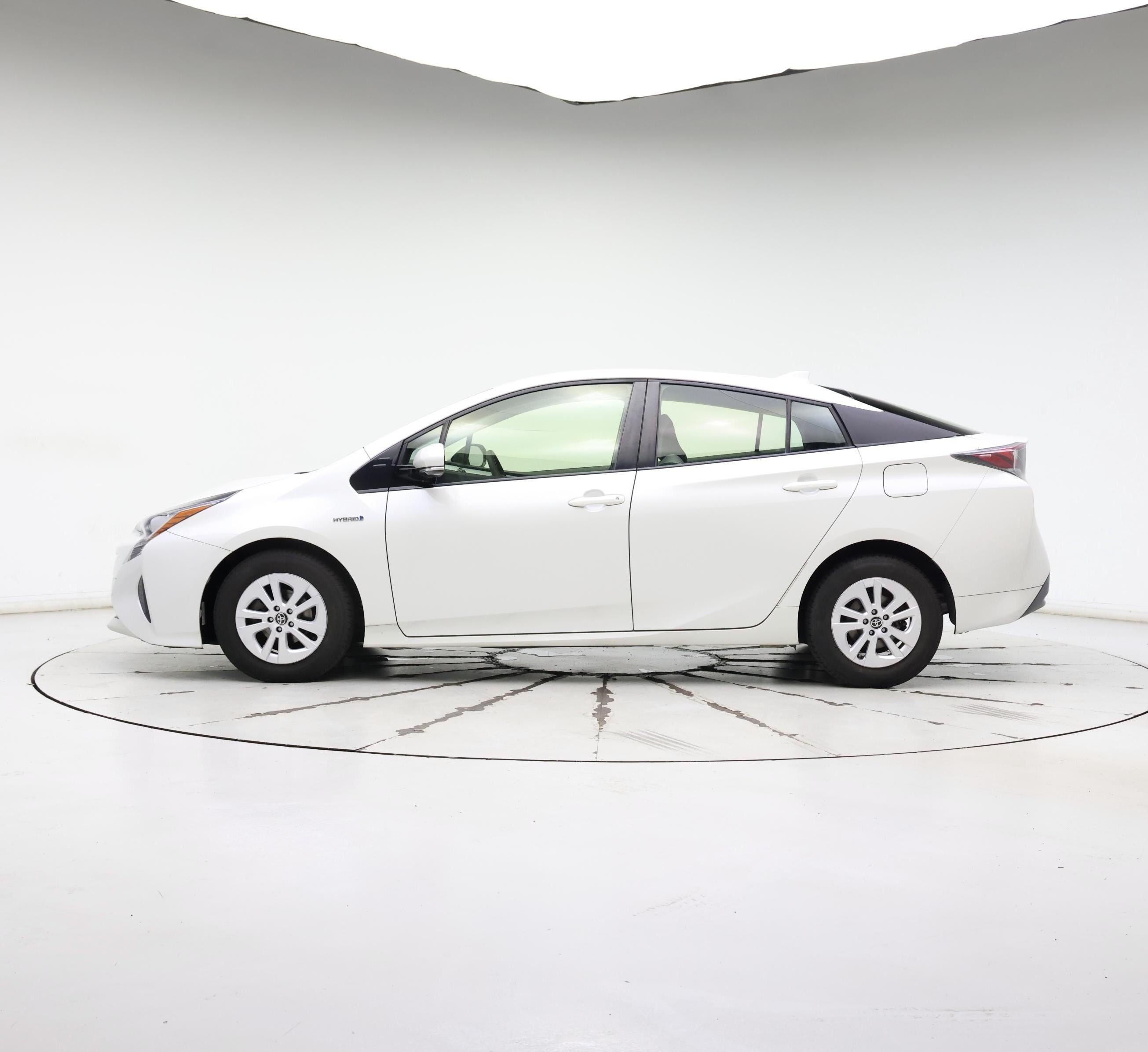 Thumbnail: 2016 Toyota Prius - 3