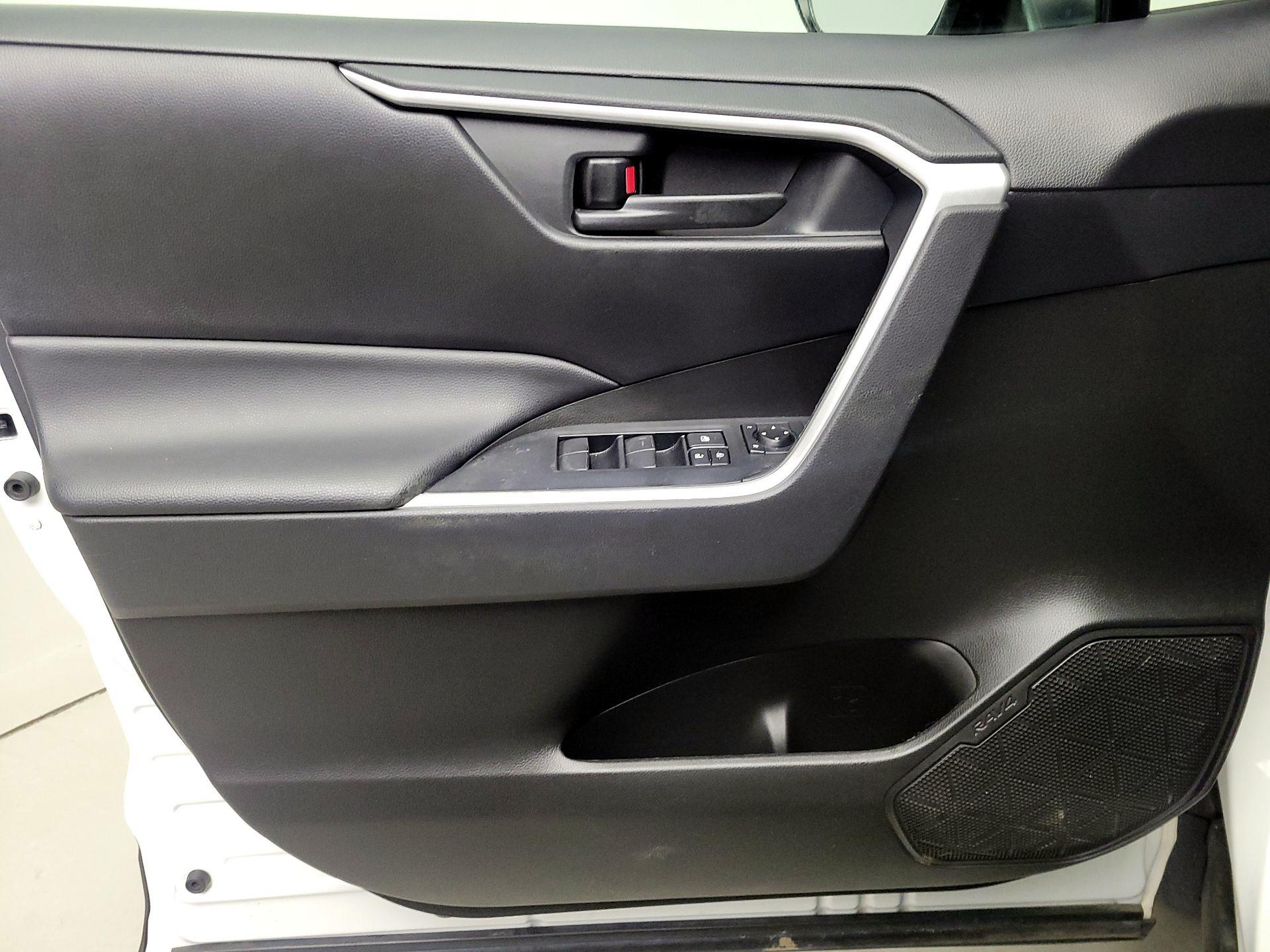 Thumbnail: 2022 Toyota RAV4 - 12