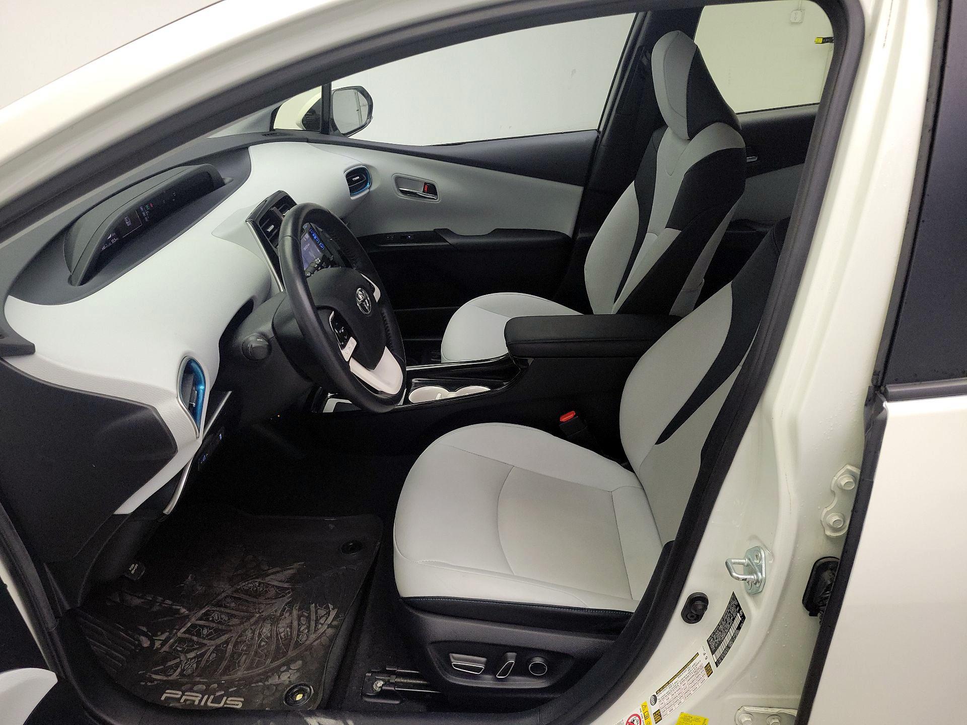 Thumbnail: 2016 Toyota Prius - 11