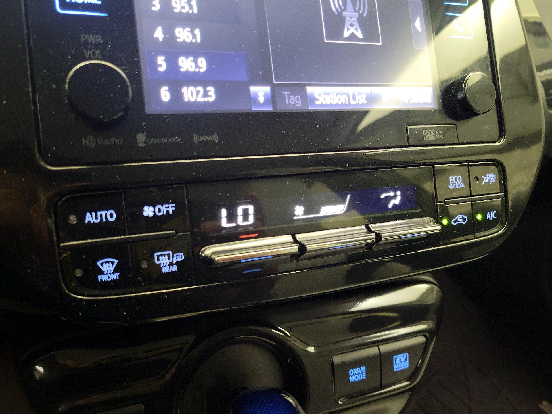 Thumbnail: 2016 Toyota Prius - 16
