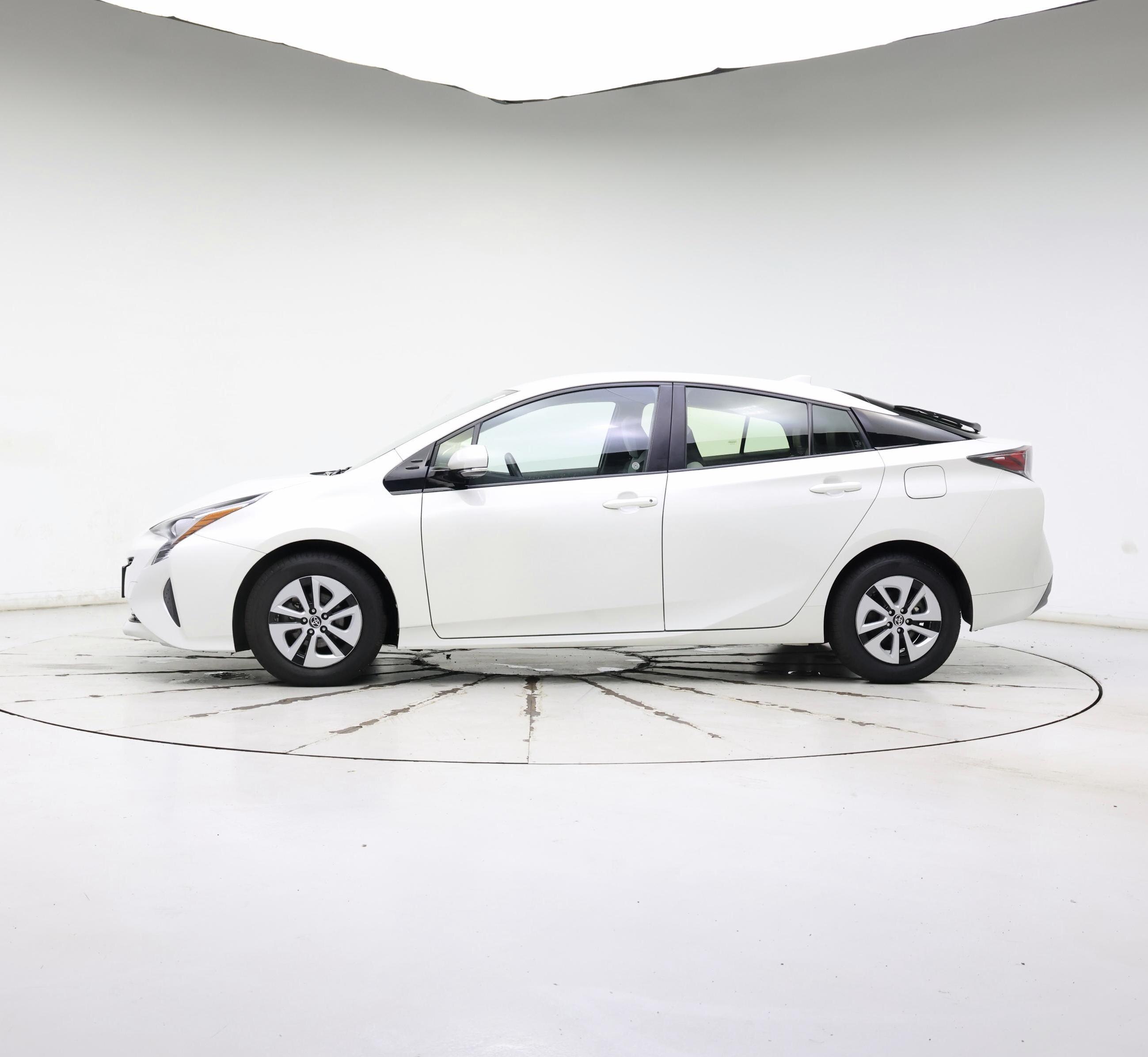 Thumbnail: 2016 Toyota Prius - 3