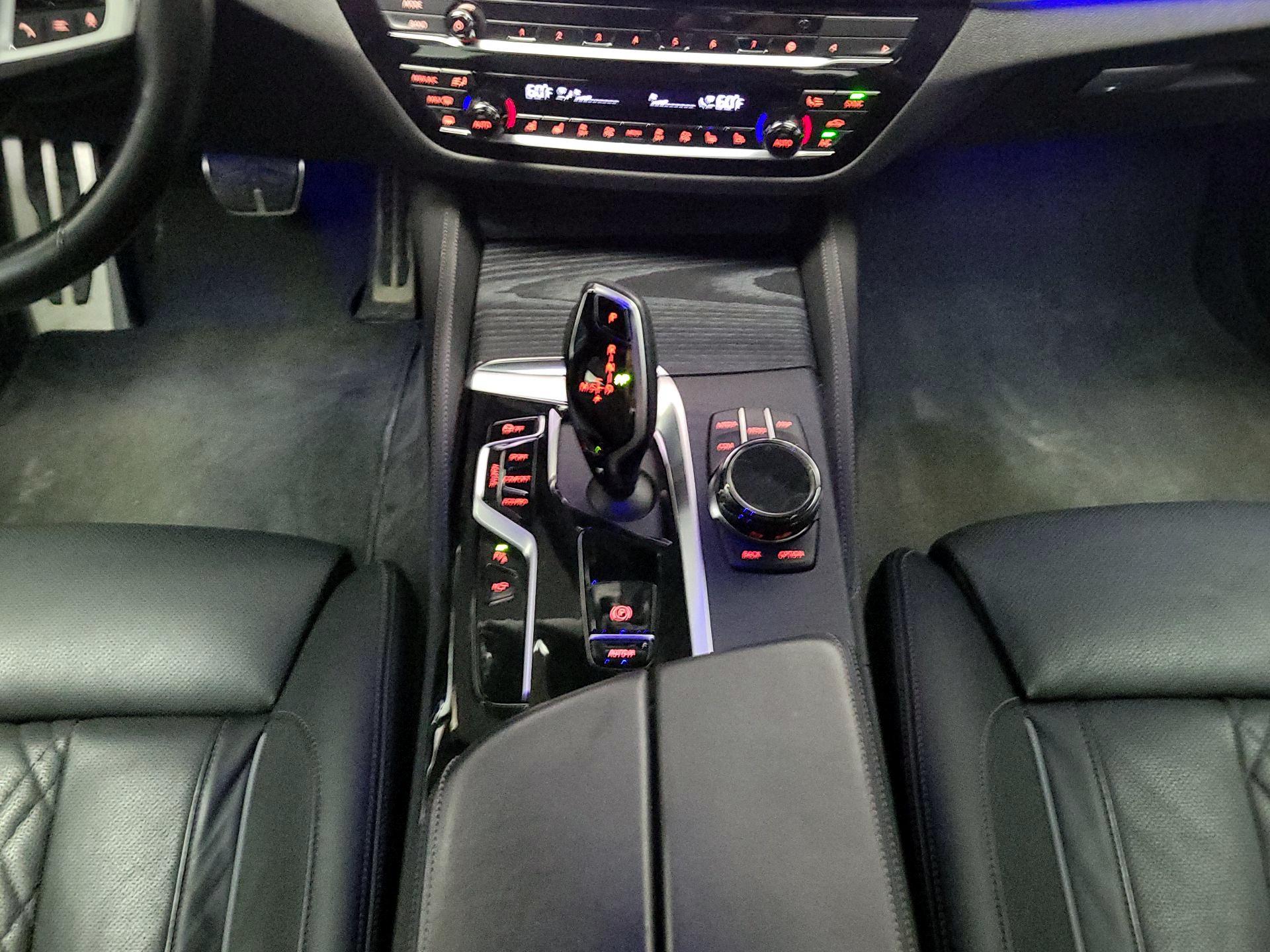 Thumbnail: 2022 BMW 5 Series - 18