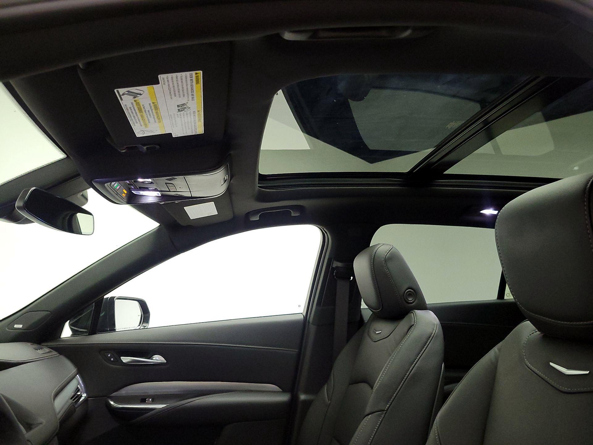 Thumbnail: 2023 Cadillac XT4 - 20