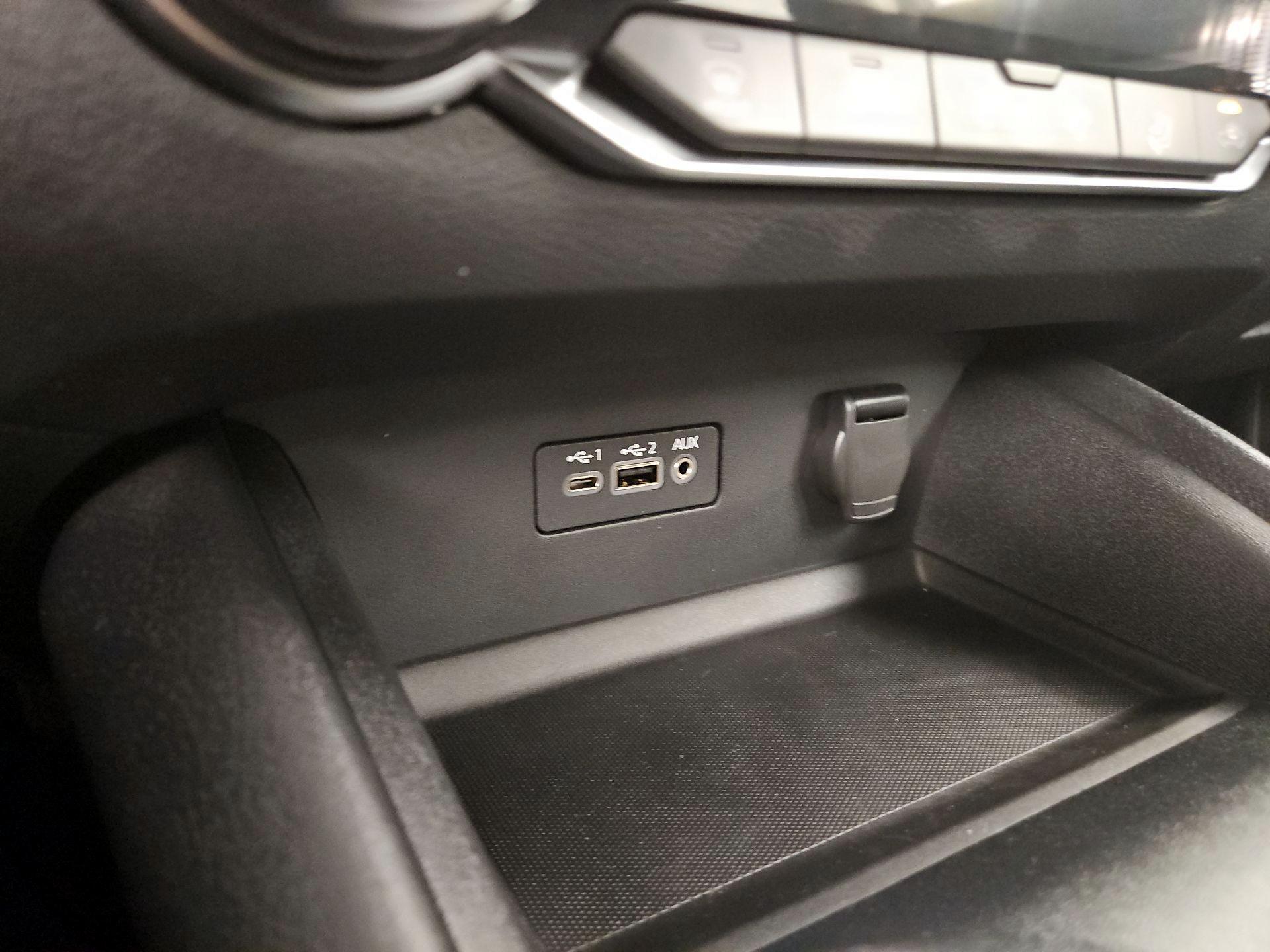 Thumbnail: 2019 Nissan Altima - 18