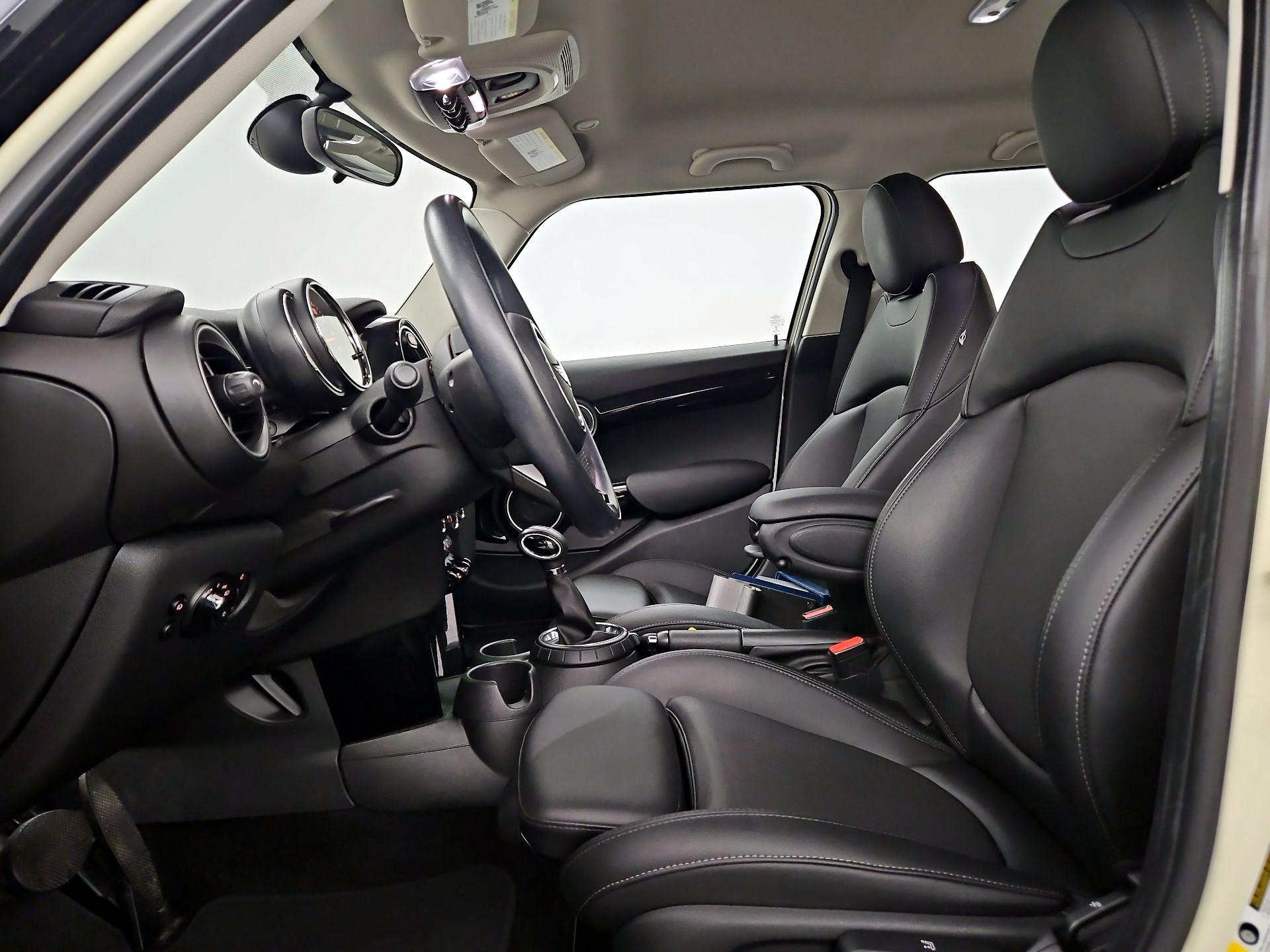 Thumbnail: 2015 MINI Cooper Hardtop - 11