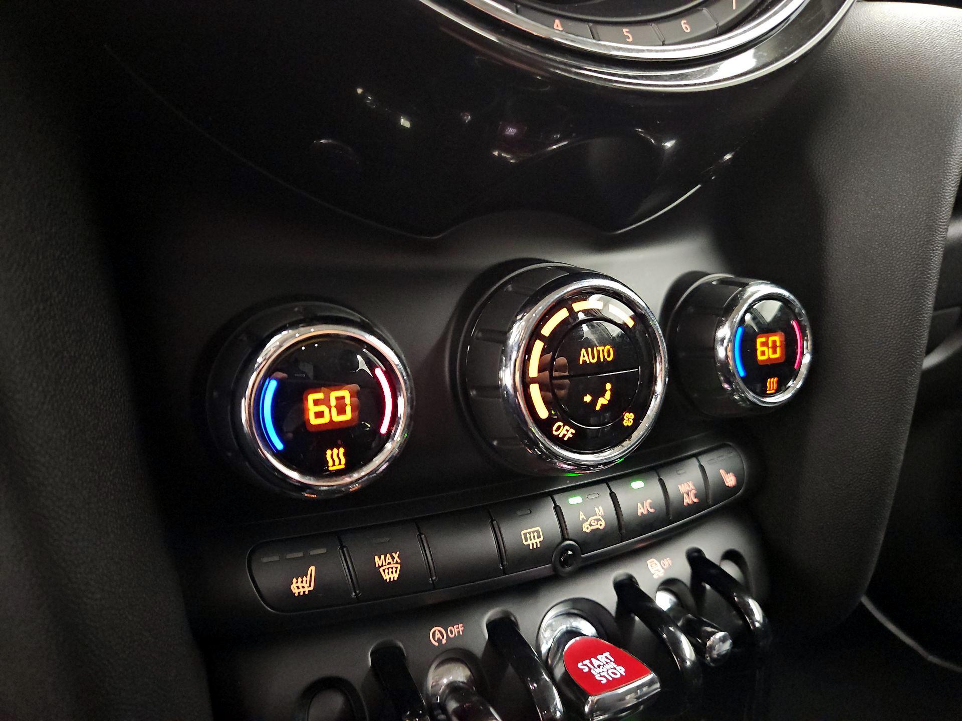 Thumbnail: 2015 MINI Cooper Hardtop - 15