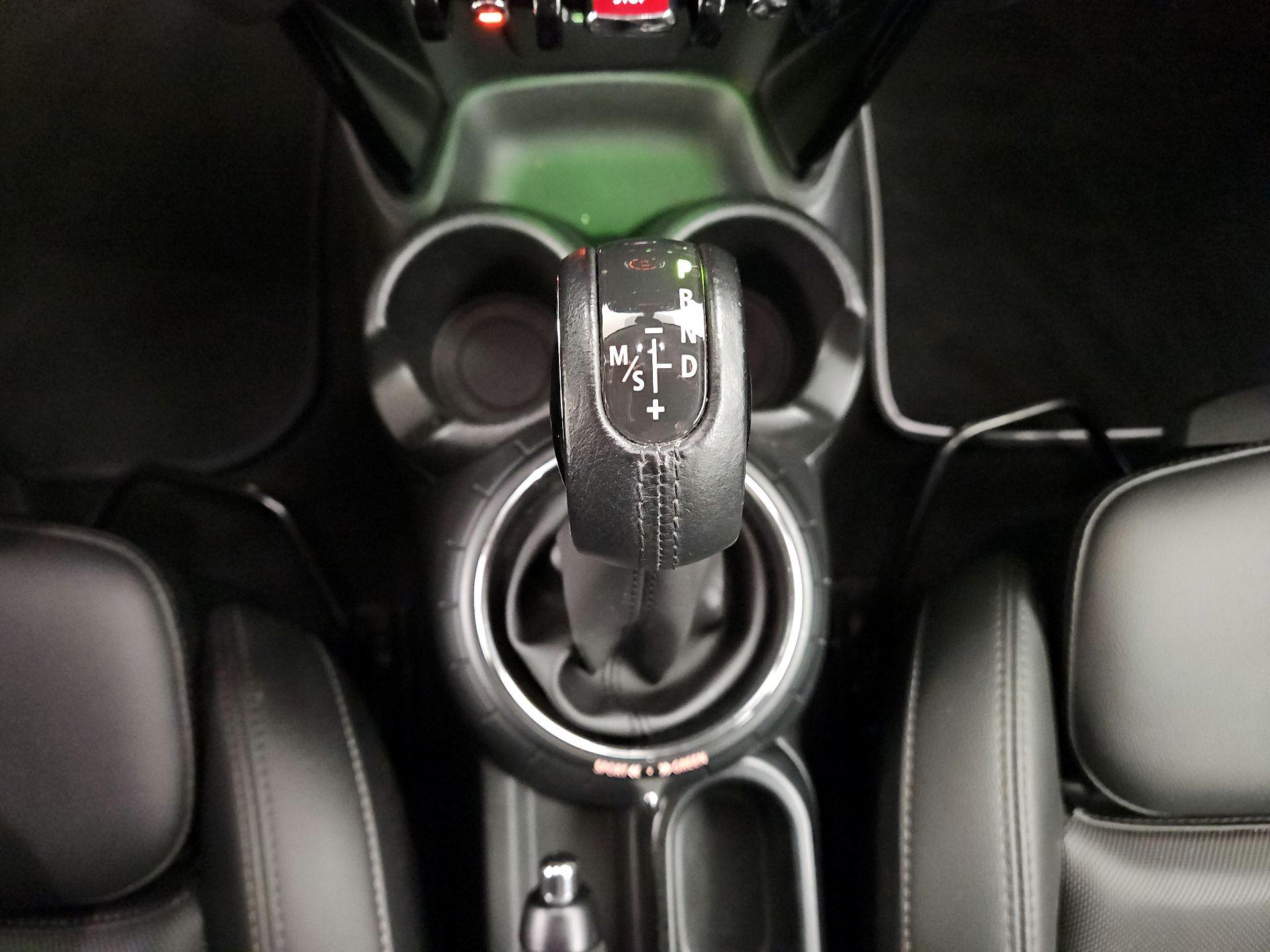 Thumbnail: 2015 MINI Cooper Hardtop - 16