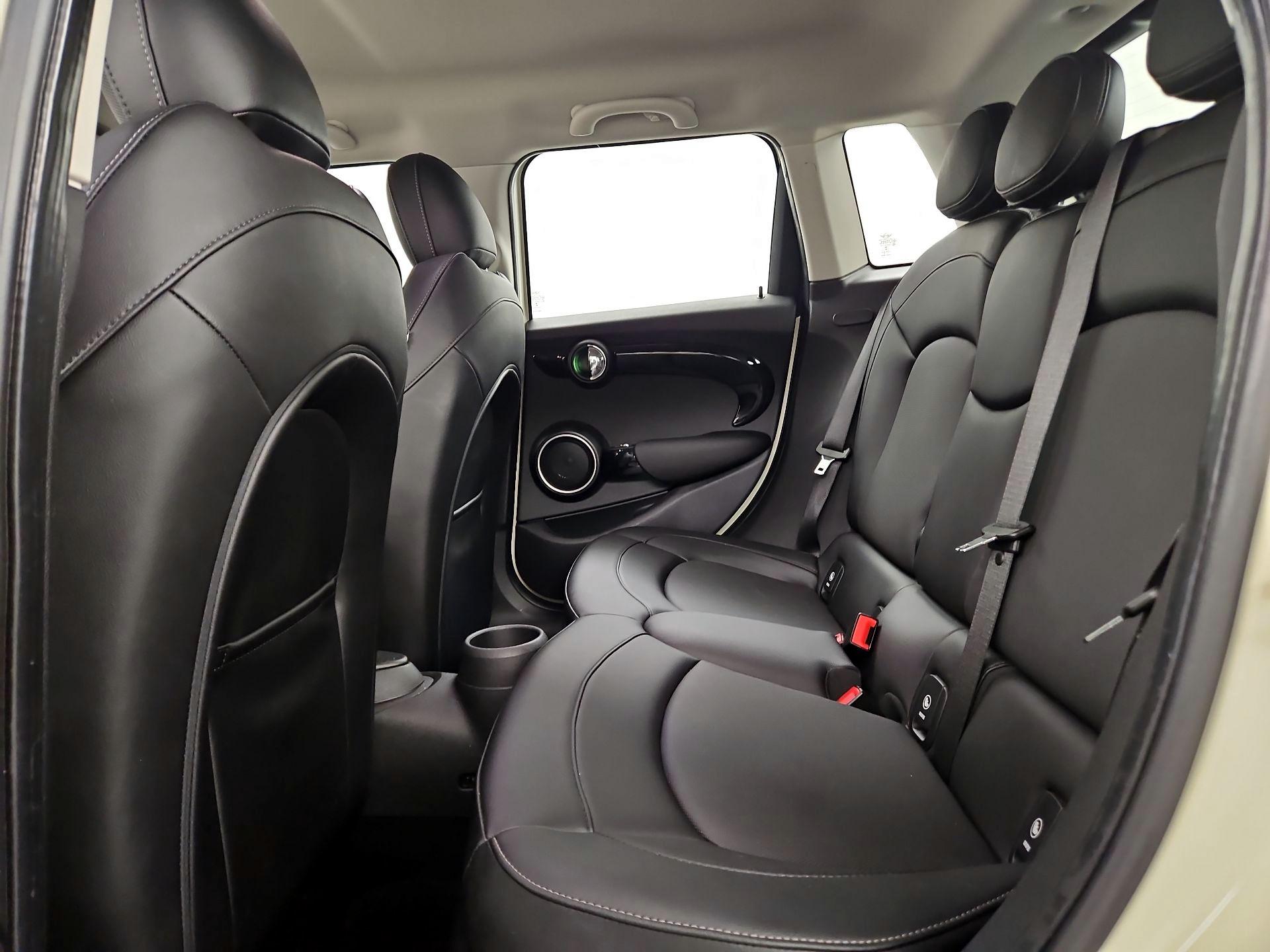 Thumbnail: 2015 MINI Cooper Hardtop - 18