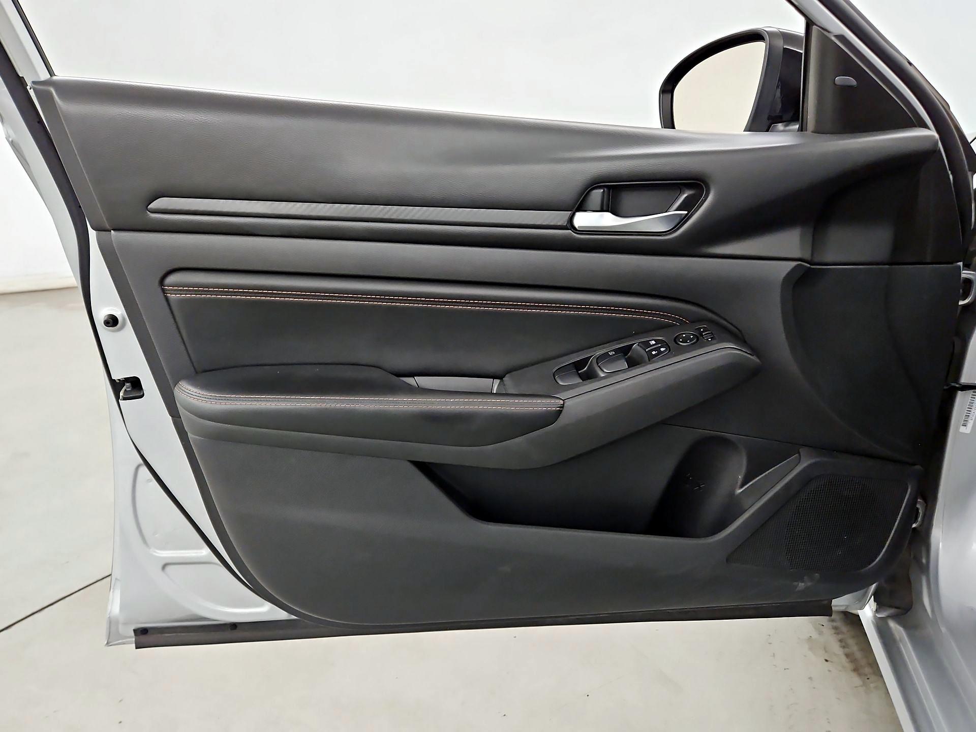 Thumbnail: 2019 Nissan Altima - 12