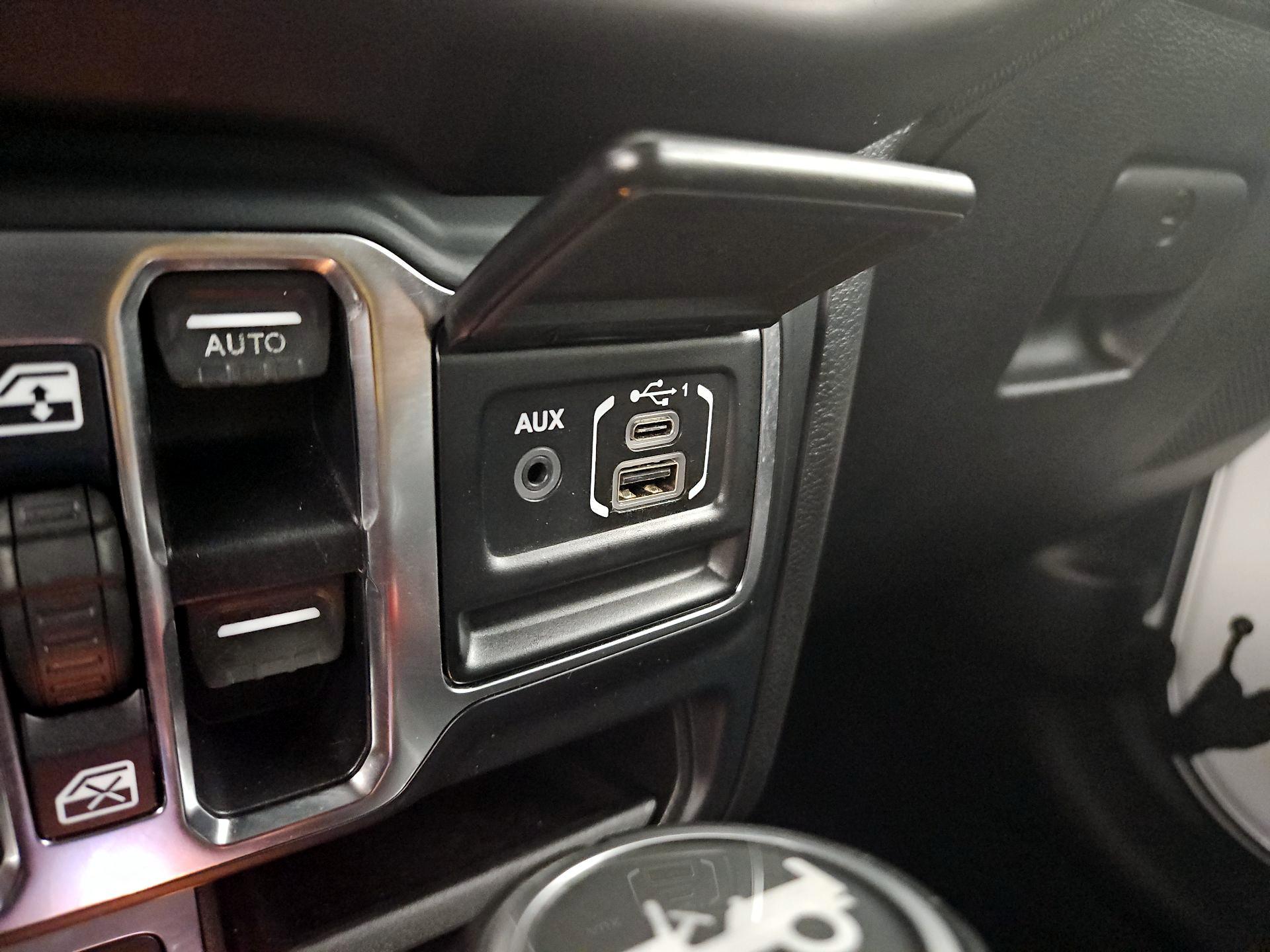 Thumbnail: 2019 Jeep Wrangler - 19