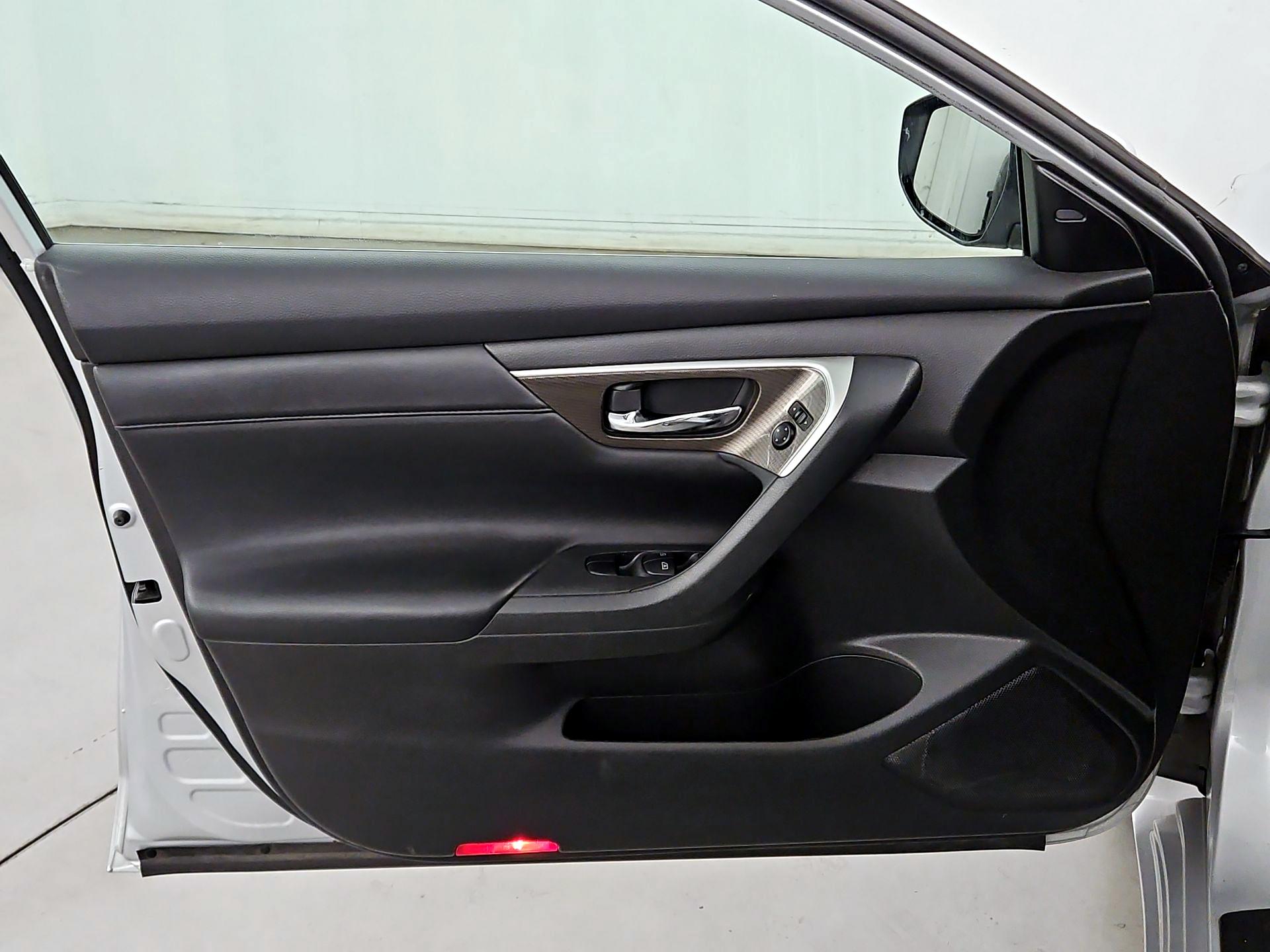 Thumbnail: 2014 Nissan Altima - 12