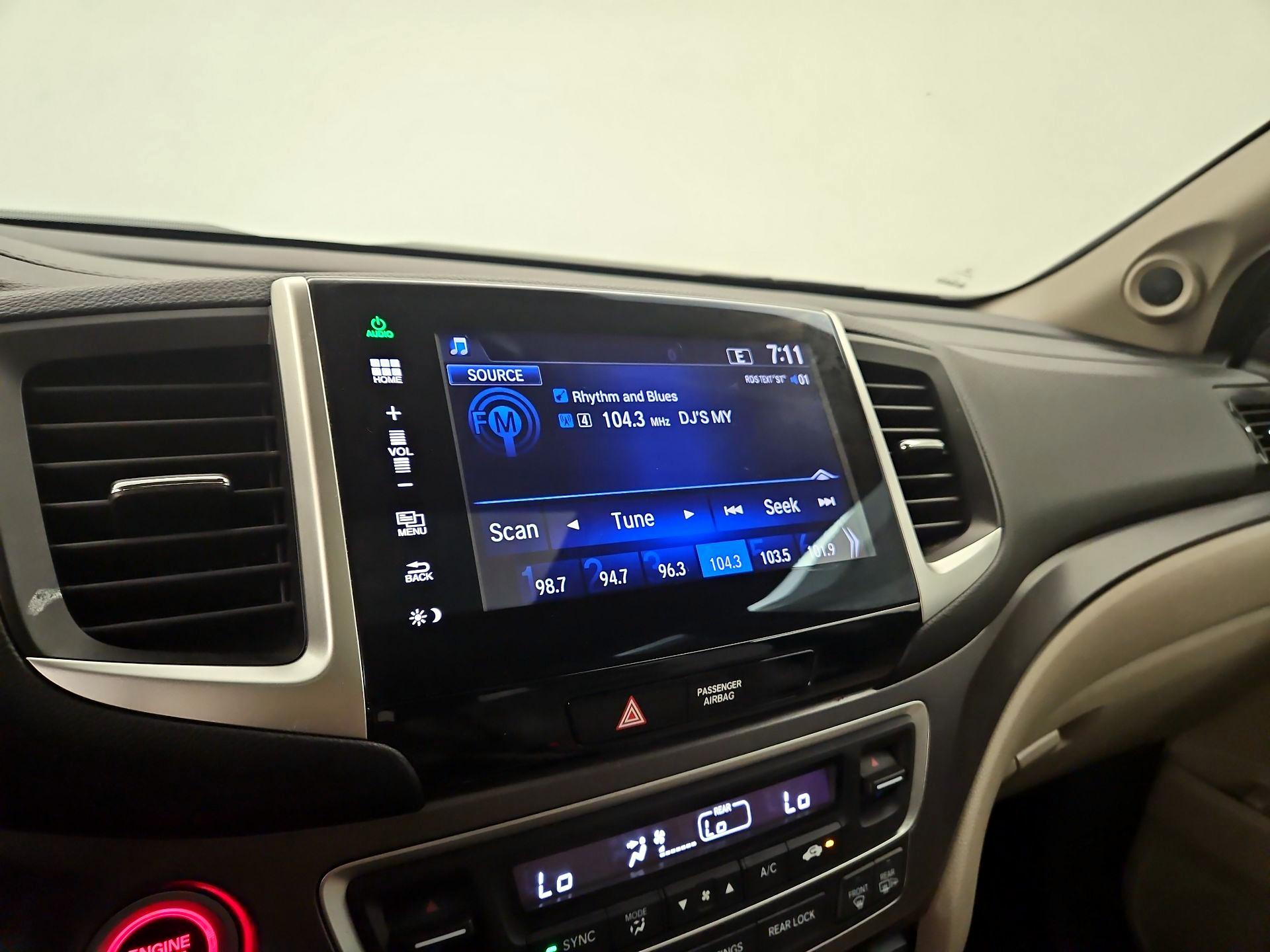 Thumbnail: 2016 Honda Pilot - 15