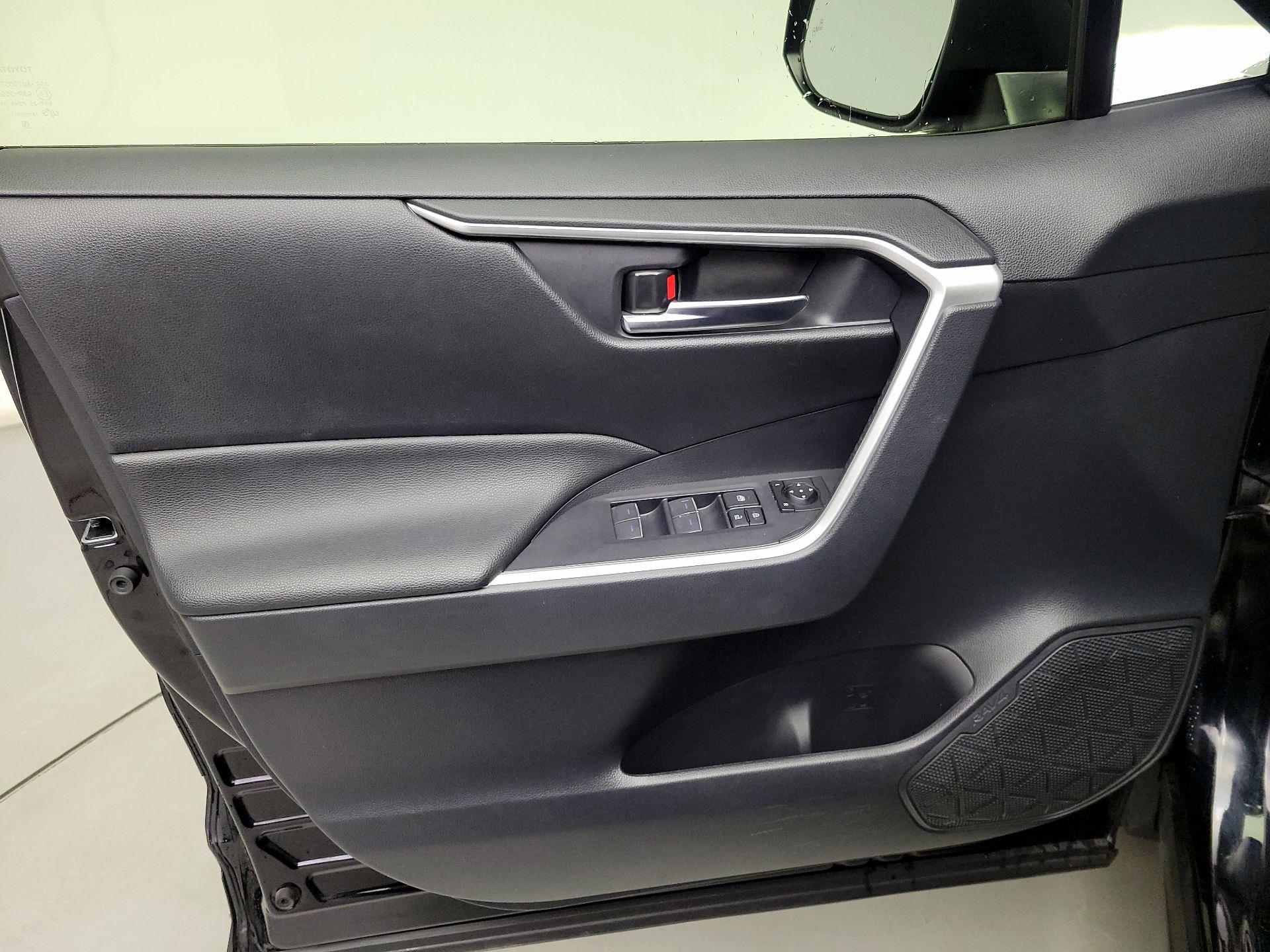 Thumbnail: 2022 Toyota RAV4 - 12