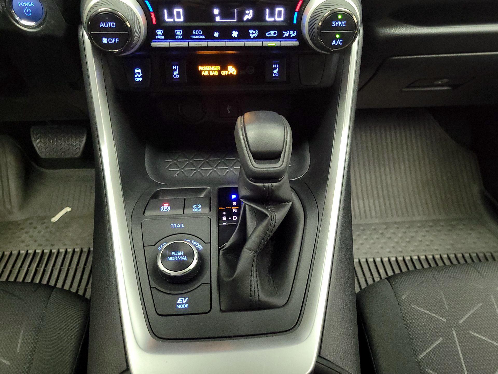 Thumbnail: 2022 Toyota RAV4 - 17
