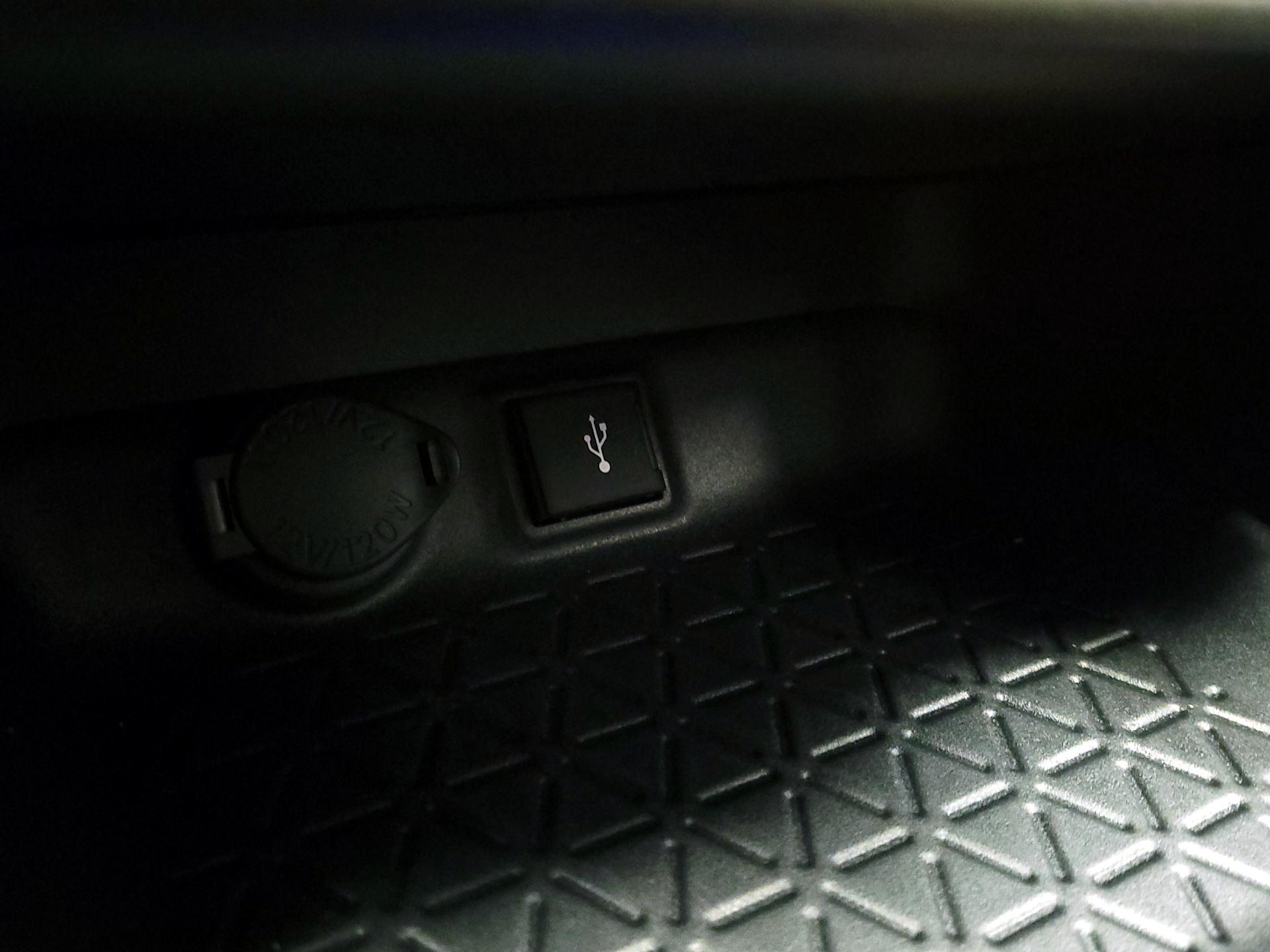 Thumbnail: 2022 Toyota RAV4 - 18