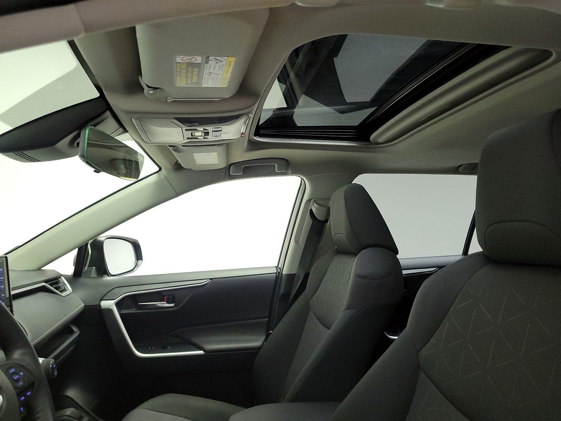 Thumbnail: 2022 Toyota RAV4 - 19