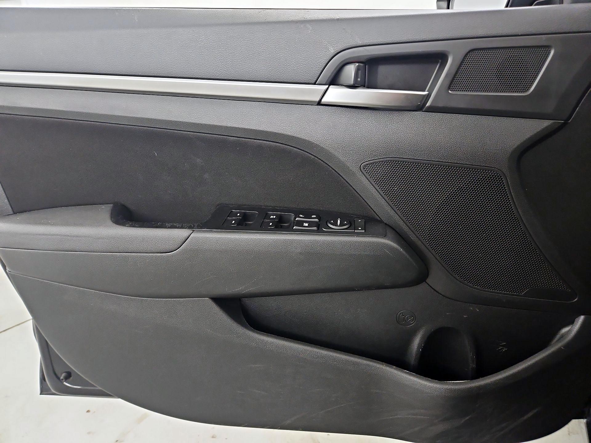 Thumbnail: 2019 Hyundai Elantra - 12