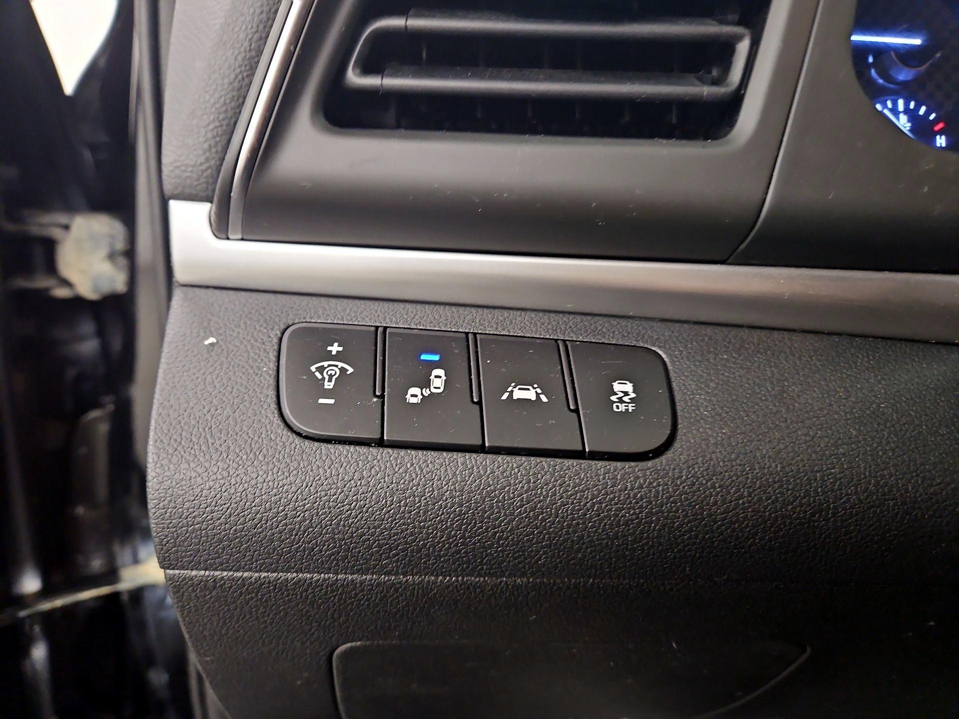 Thumbnail: 2019 Hyundai Elantra - 13