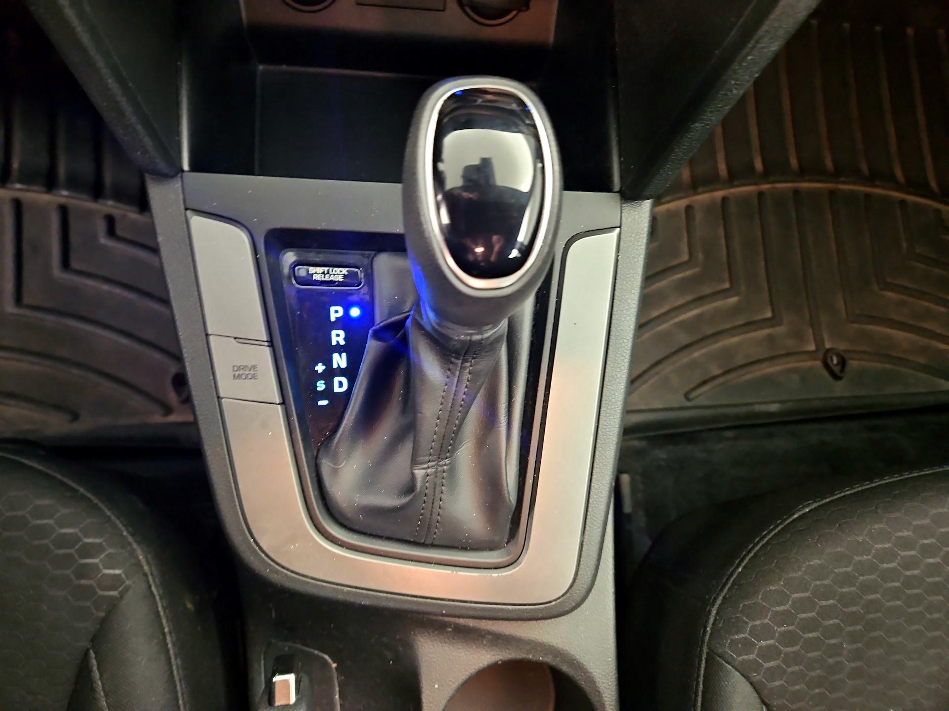 Thumbnail: 2019 Hyundai Elantra - 17