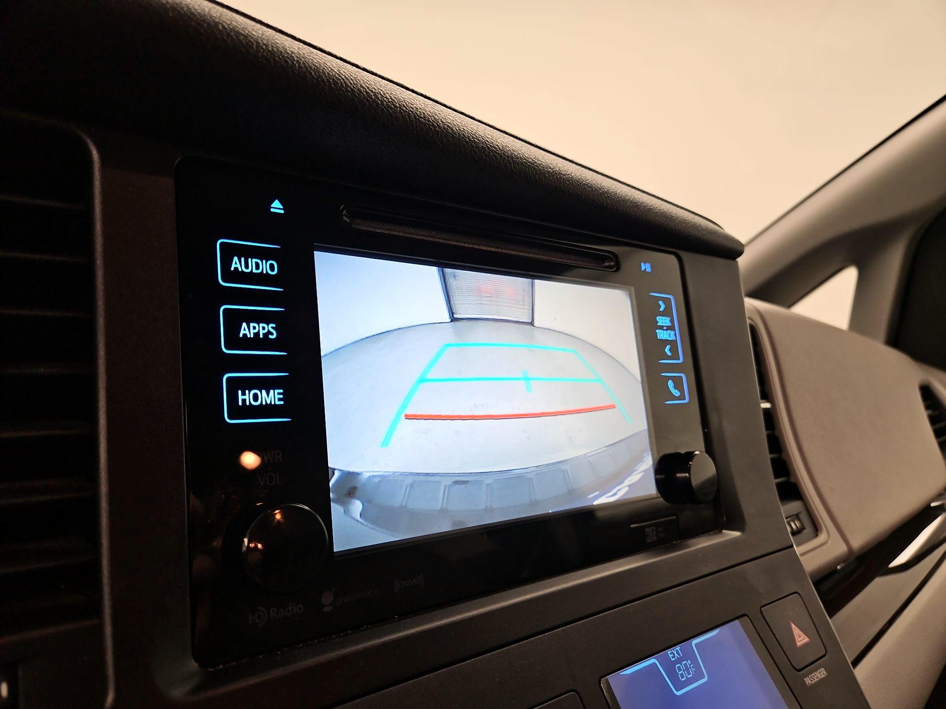 Thumbnail: 2017 Toyota Sienna - 14