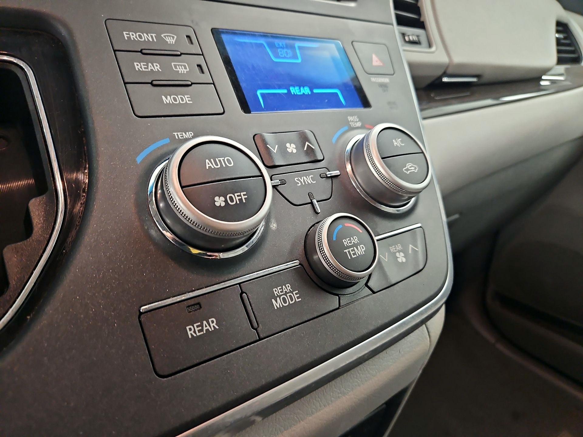 Thumbnail: 2017 Toyota Sienna - 16