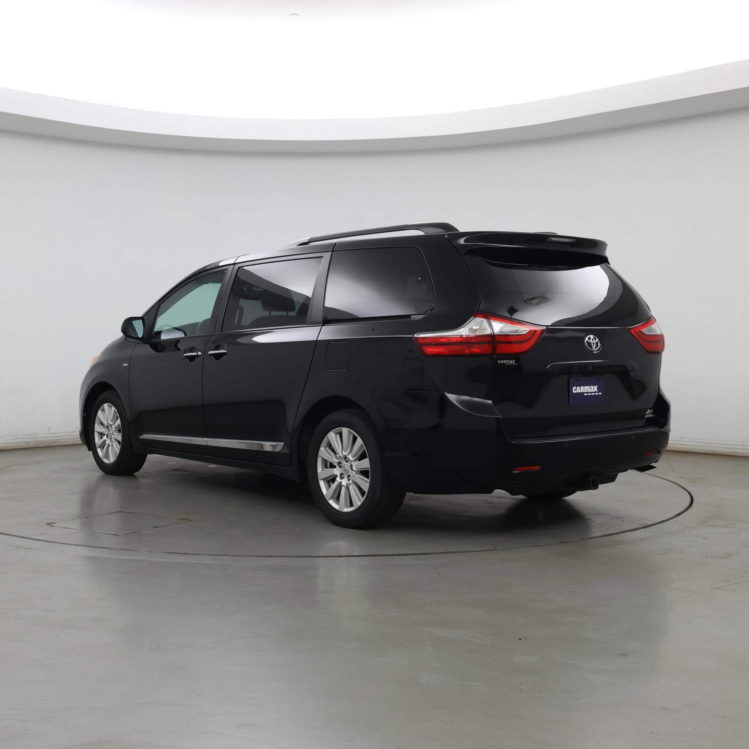 Thumbnail: 2017 Toyota Sienna - 2