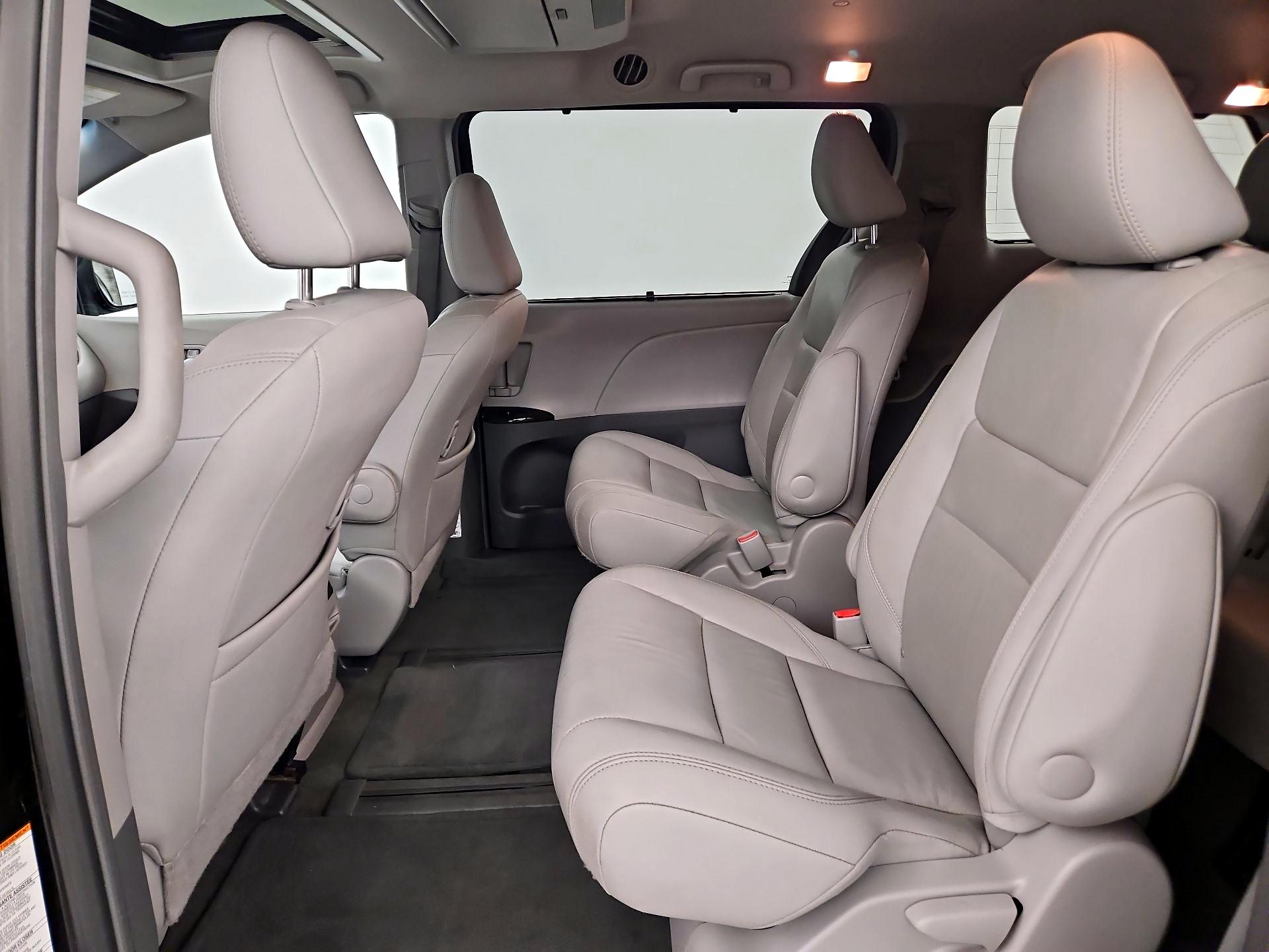 Thumbnail: 2017 Toyota Sienna - 20