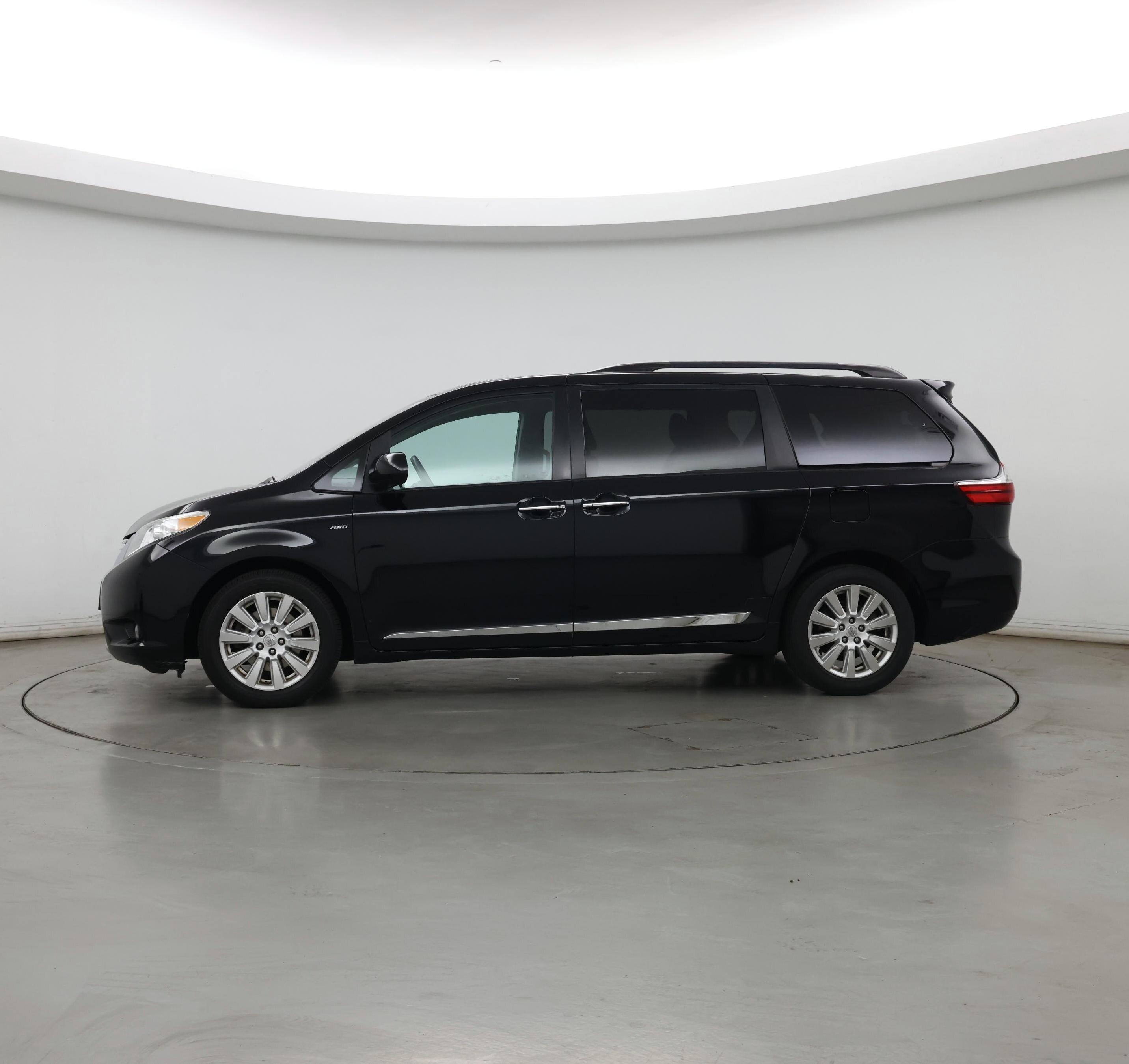 Thumbnail: 2017 Toyota Sienna - 3