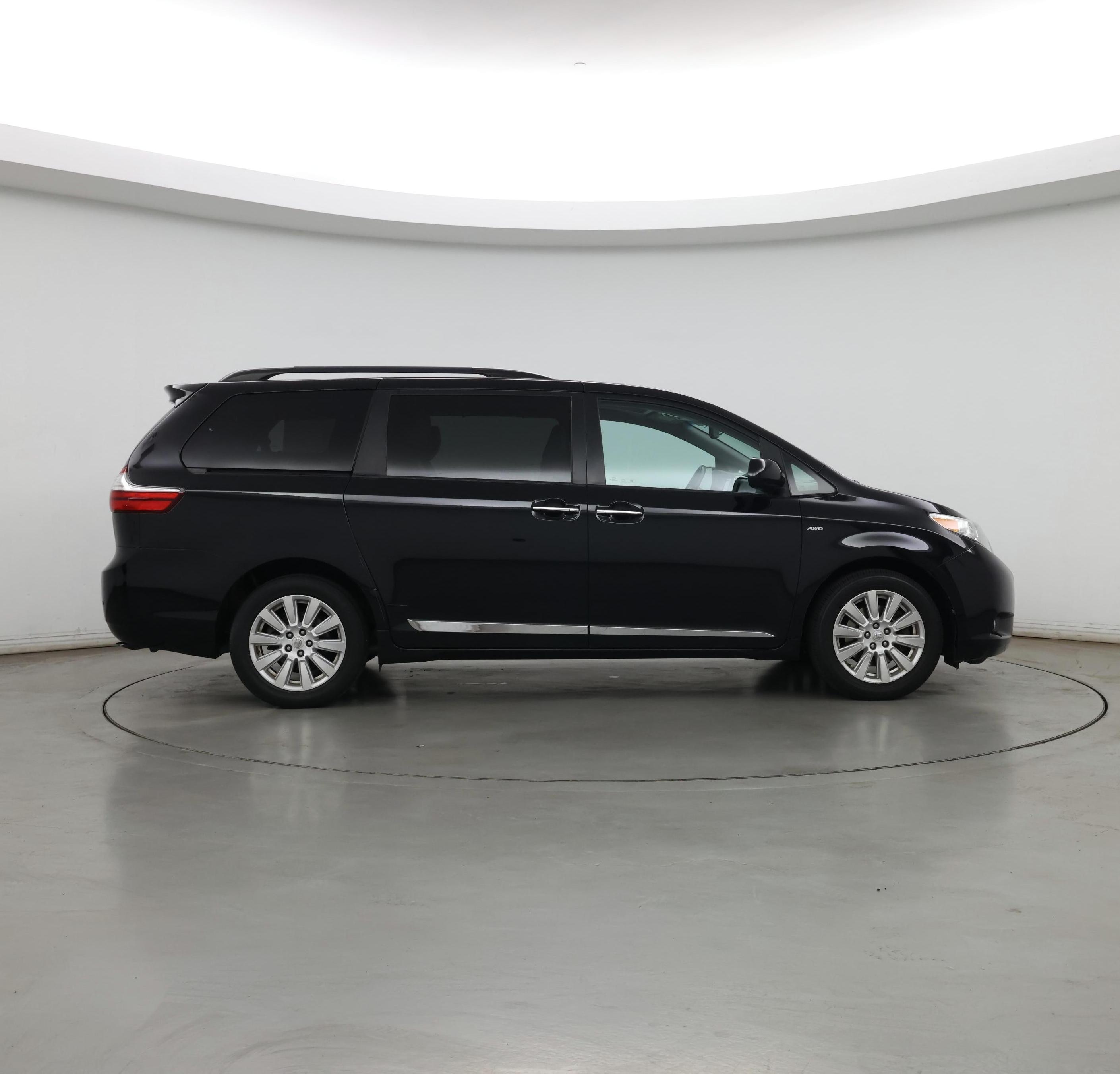 Thumbnail: 2017 Toyota Sienna - 7