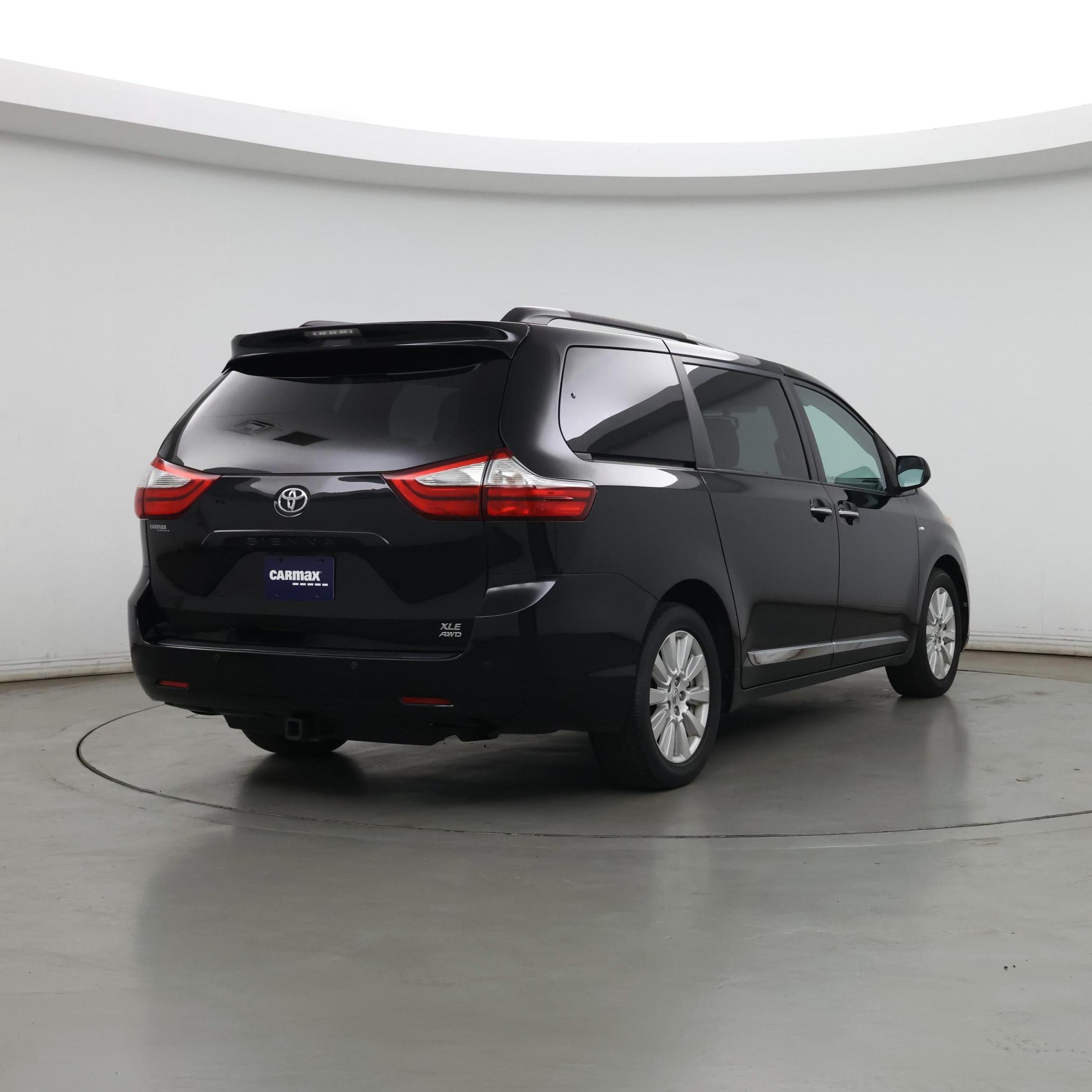 Thumbnail: 2017 Toyota Sienna - 8