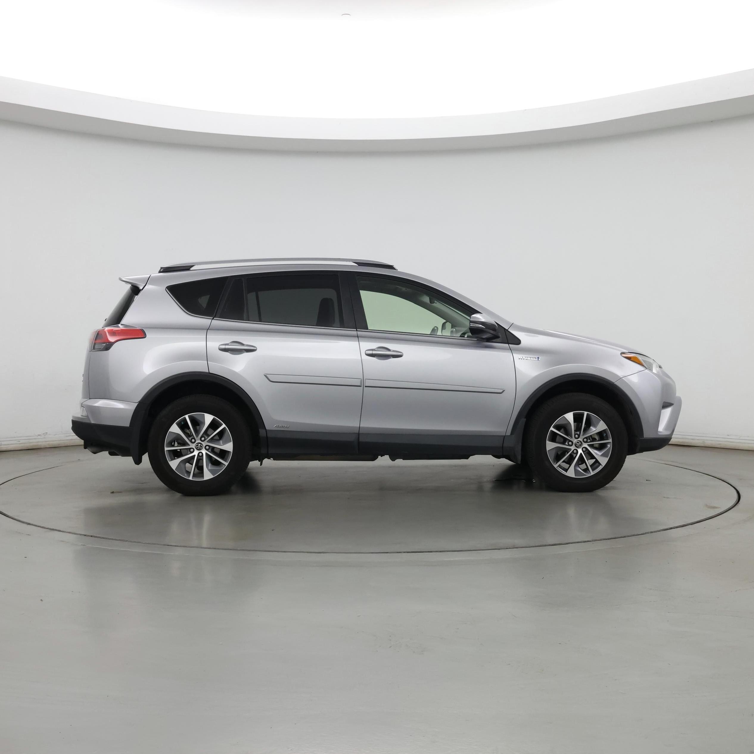 Thumbnail: 2017 Toyota RAV4 - 7