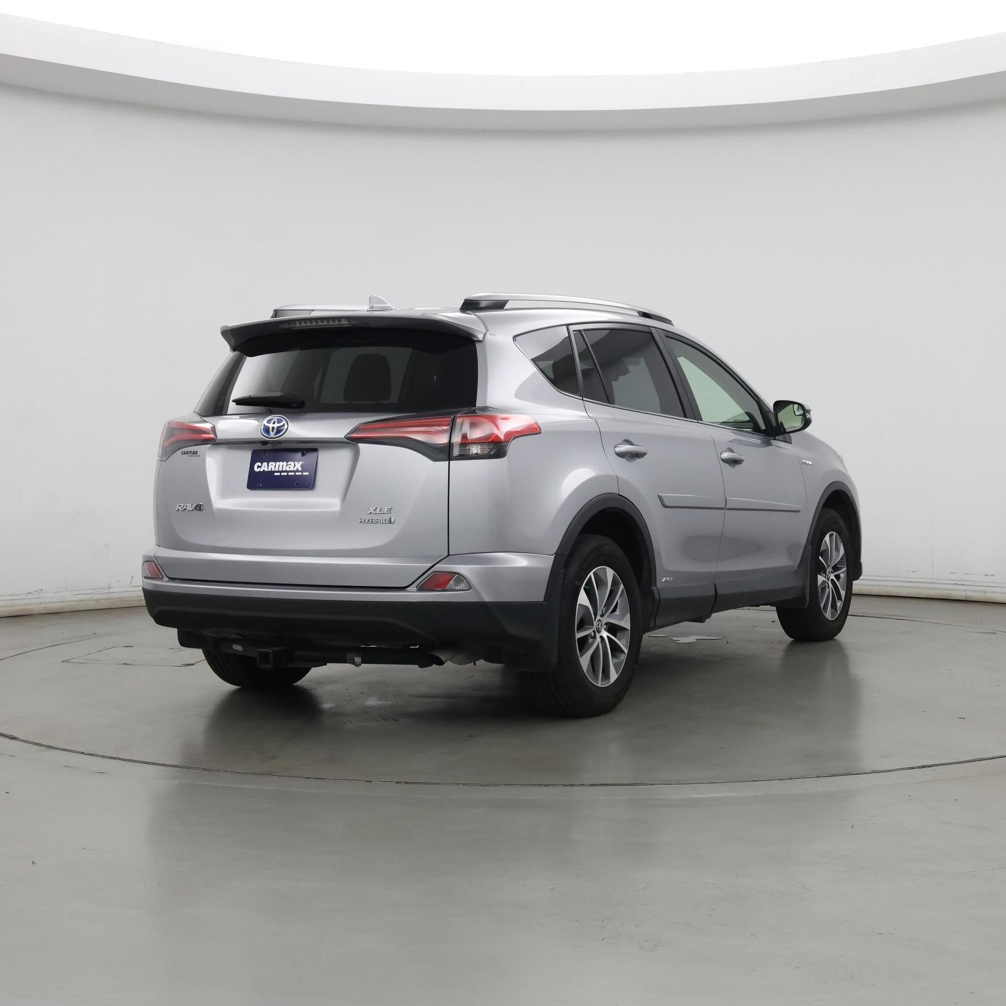 Thumbnail: 2017 Toyota RAV4 - 8