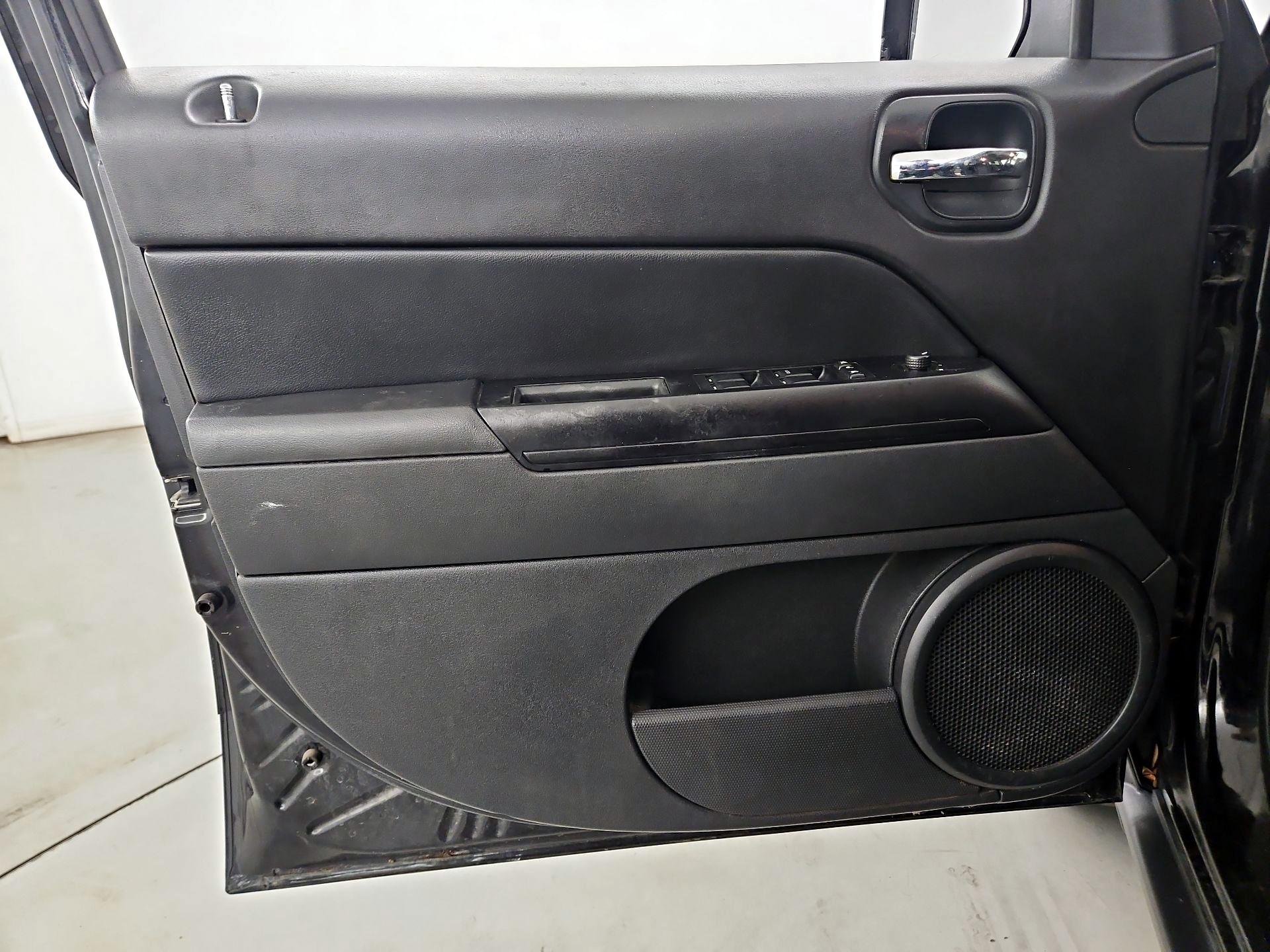 Thumbnail: 2015 Jeep Patriot - 12