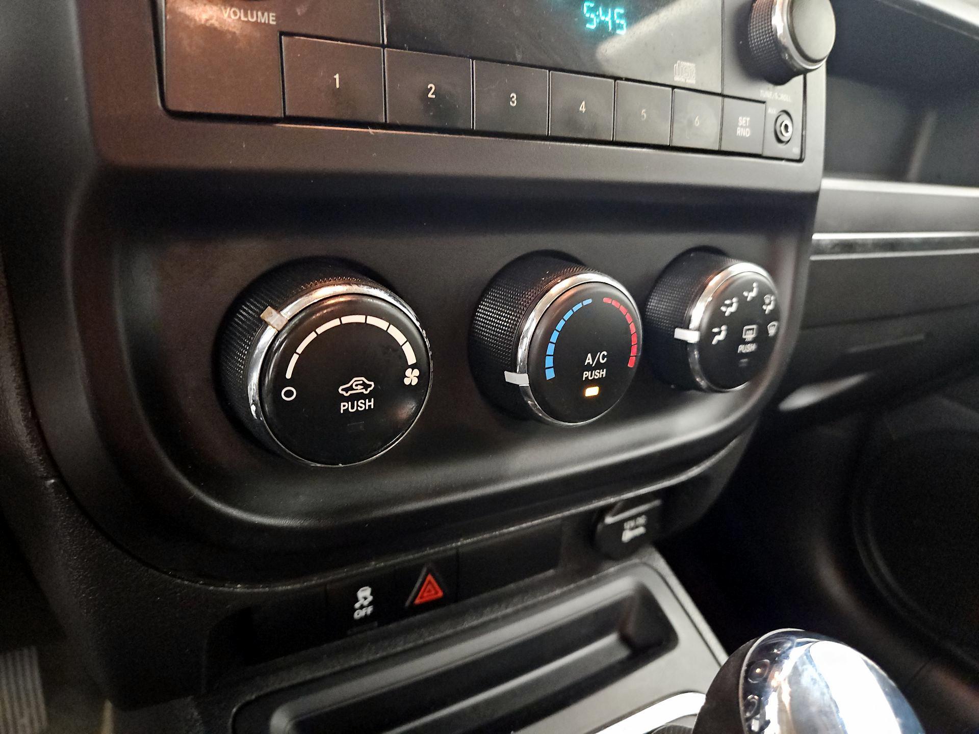Thumbnail: 2015 Jeep Patriot - 14