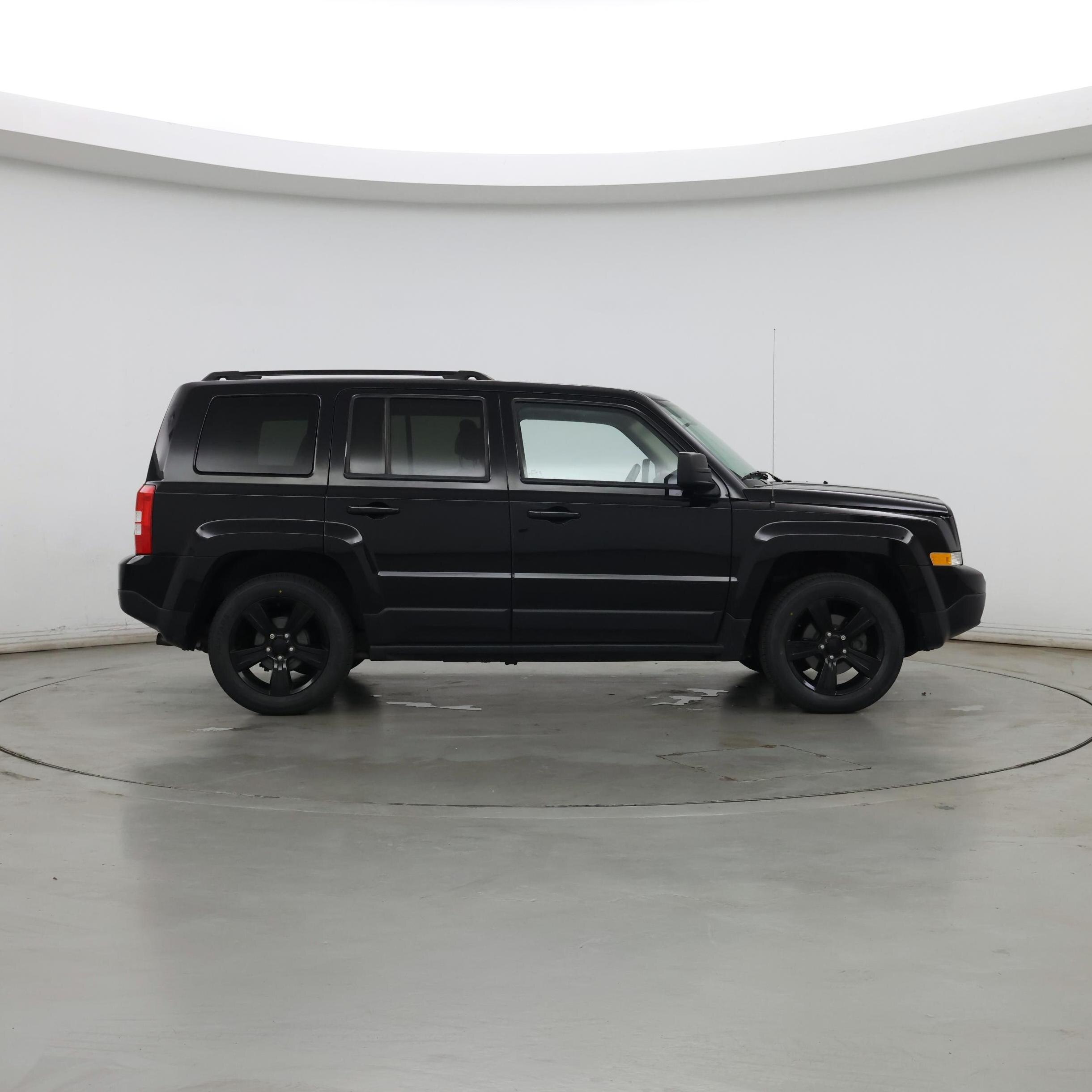 Thumbnail: 2015 Jeep Patriot - 7