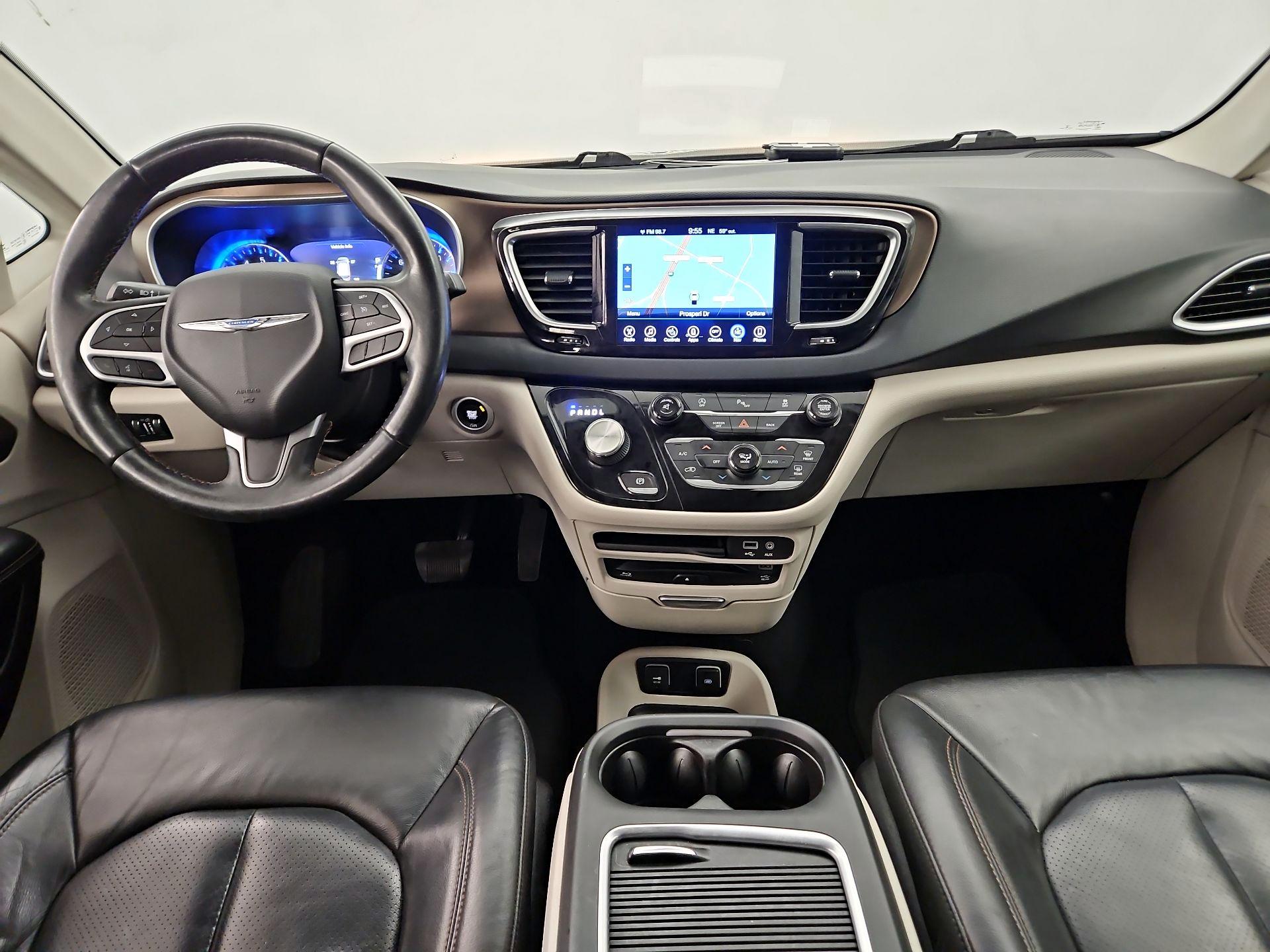 Thumbnail: 2017 Chrysler Pacifica - 9