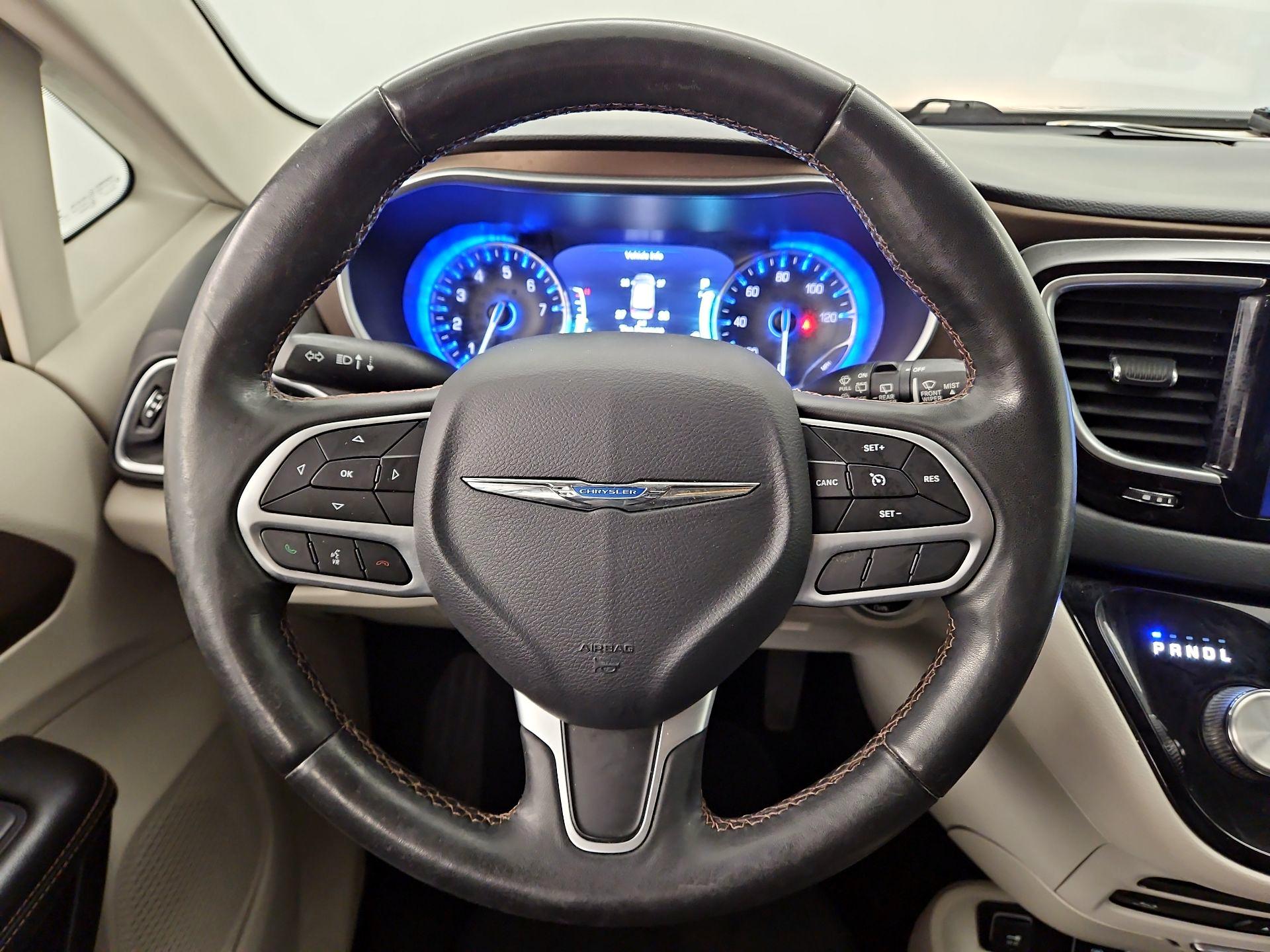 Thumbnail: 2017 Chrysler Pacifica - 10