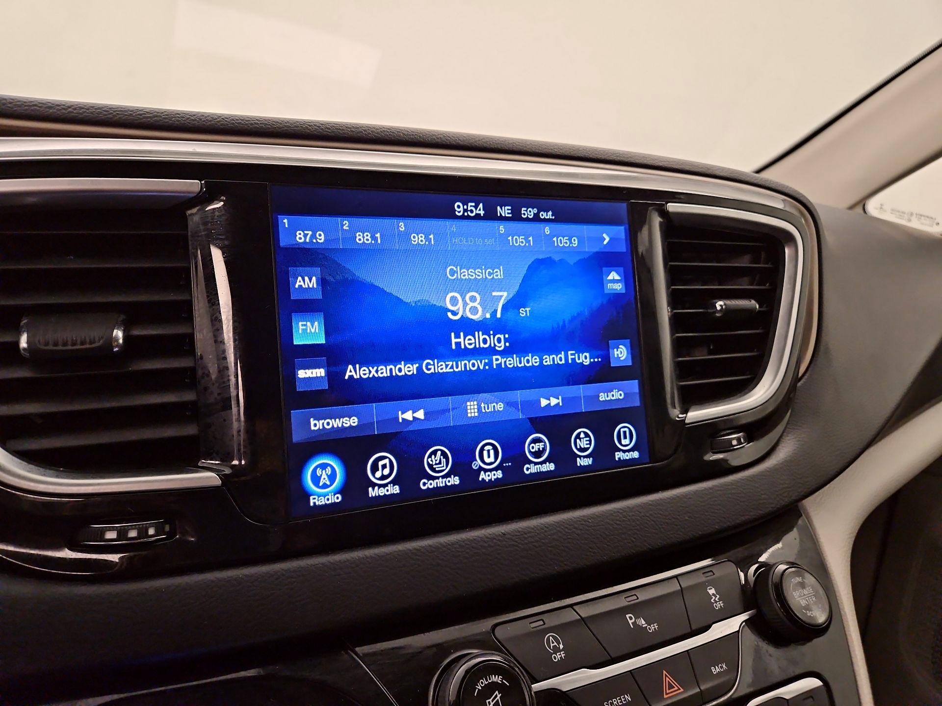 Thumbnail: 2017 Chrysler Pacifica - 16