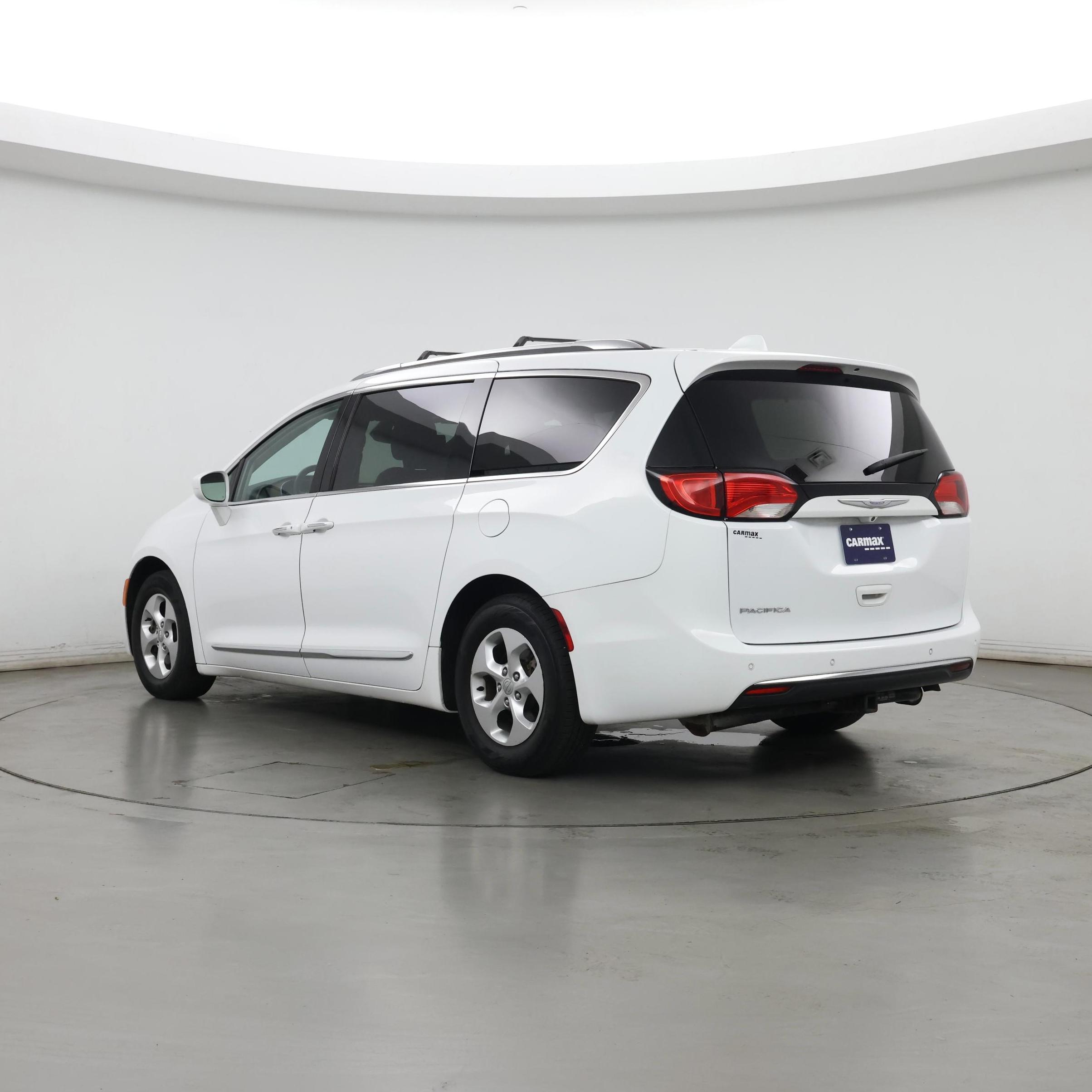 Thumbnail: 2017 Chrysler Pacifica - 2