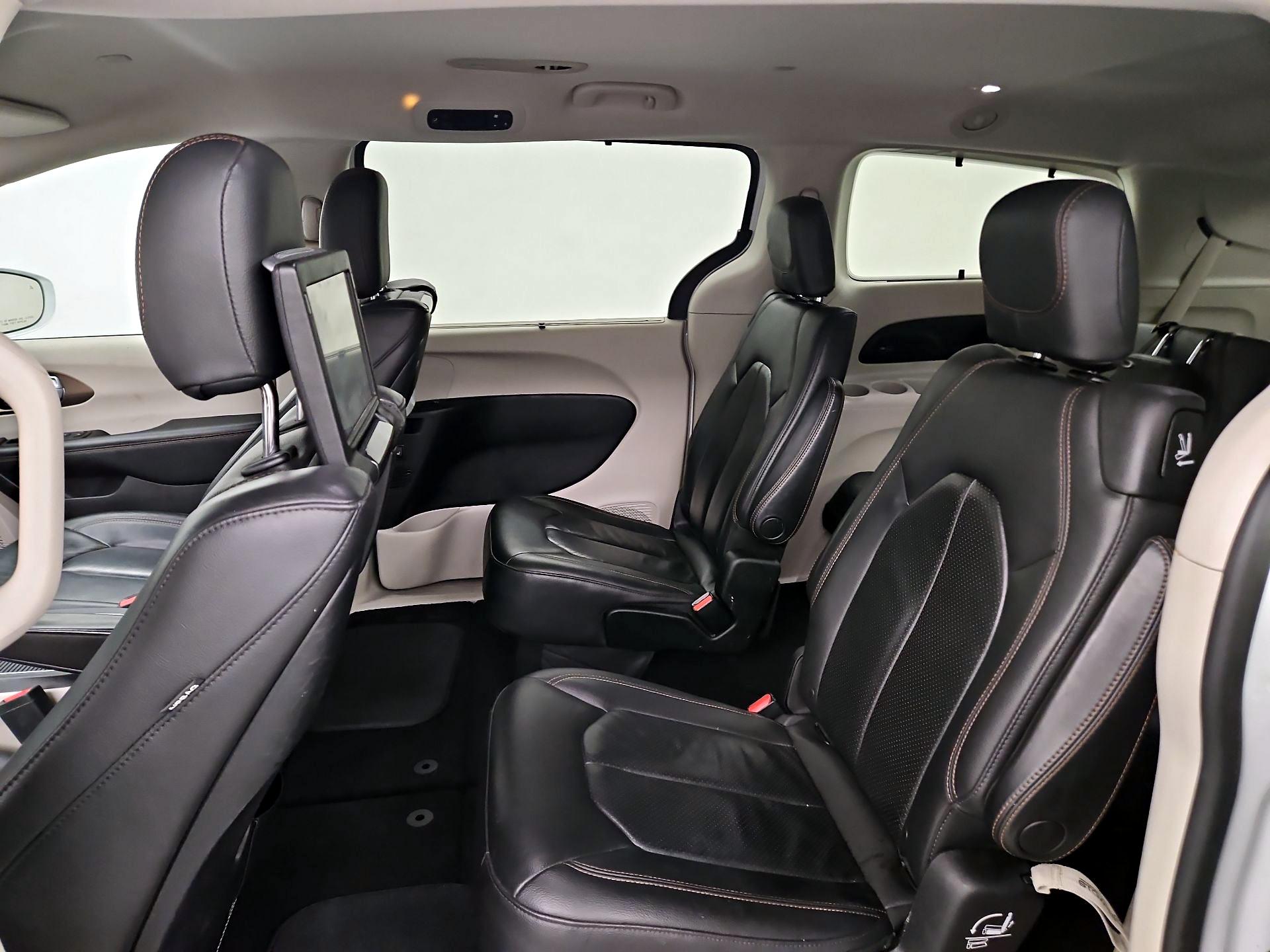 Thumbnail: 2017 Chrysler Pacifica - 20