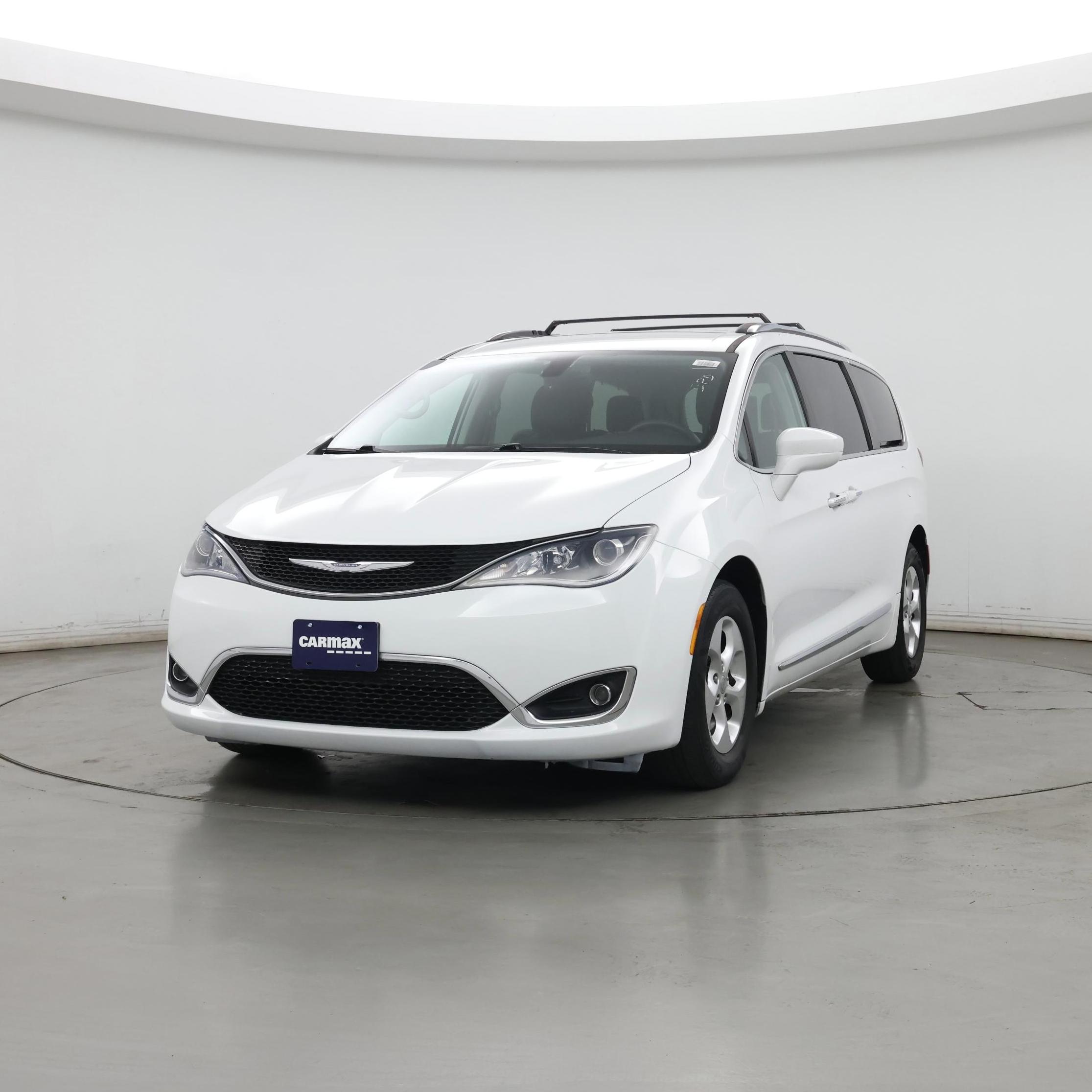 Thumbnail: 2017 Chrysler Pacifica - 4